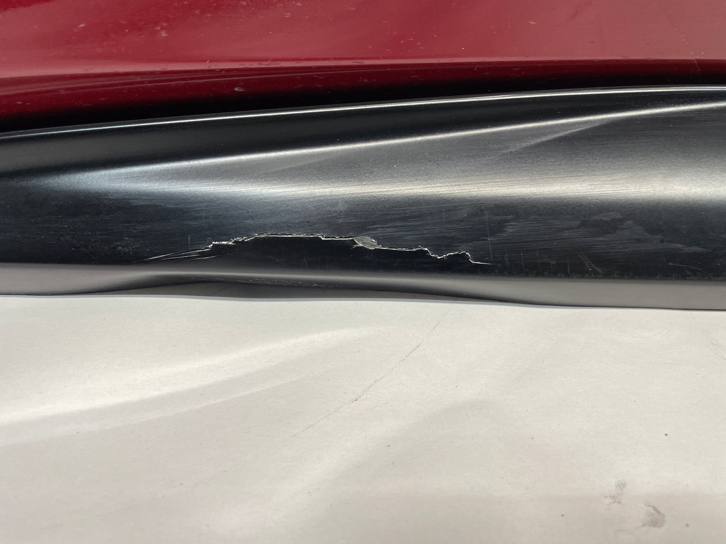 2018 Chevy Camaro 1LE SS RH Passenger Side Skirt Rocker Molding Trim Panel OEM - Day's Parts Yard
