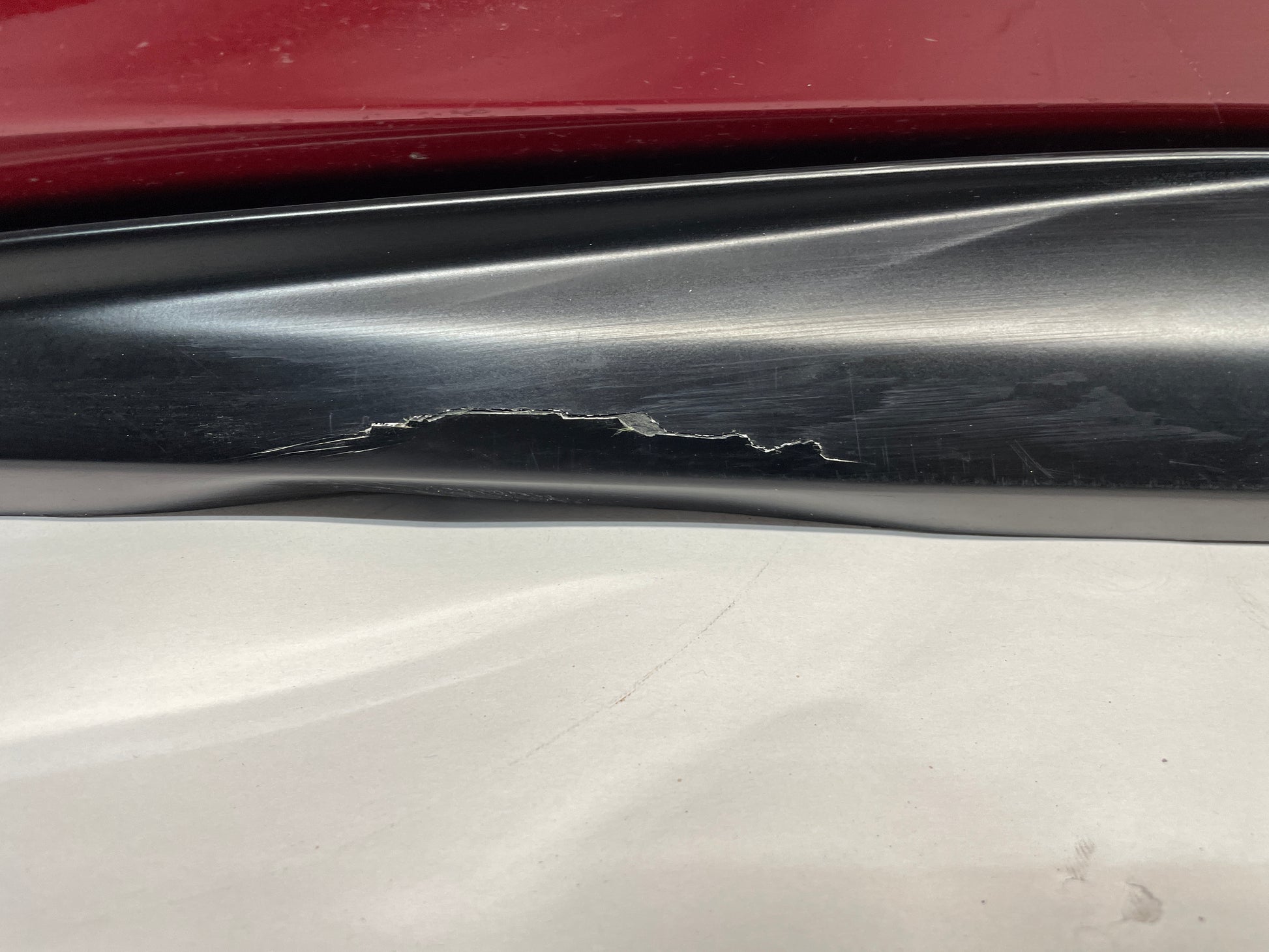 2018 Chevy Camaro 1LE SS RH Passenger Side Skirt Rocker Molding Trim Panel OEM - Day's Parts Yard
