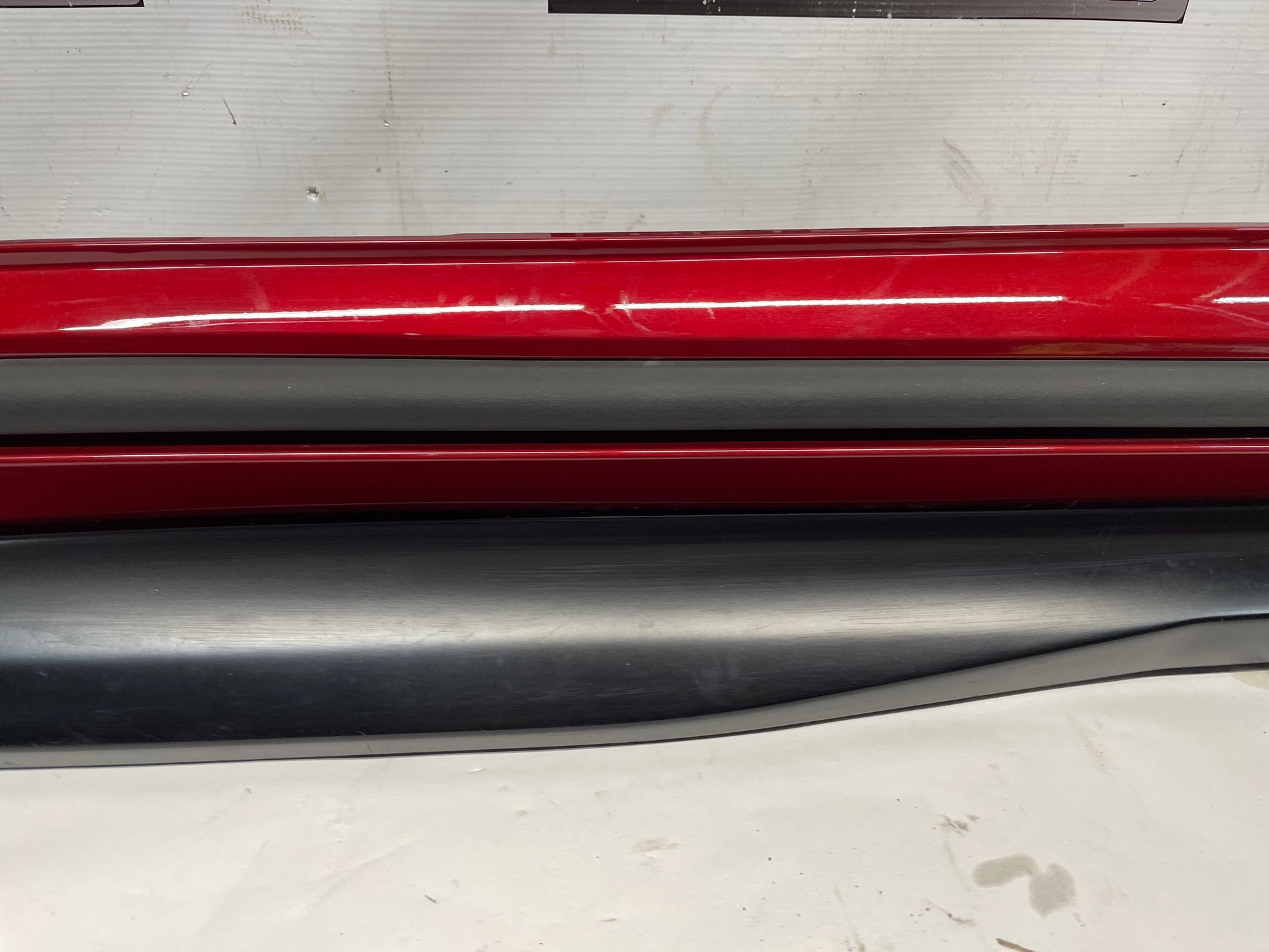 2018 Chevy Camaro 1LE SS RH Passenger Side Skirt Rocker Molding Trim Panel OEM - Day's Parts Yard