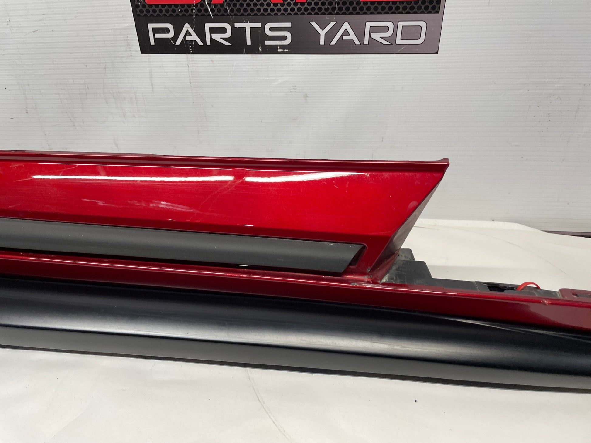 2018 Chevy Camaro 1LE SS RH Passenger Side Skirt Rocker Molding Trim Panel OEM - Day's Parts Yard
