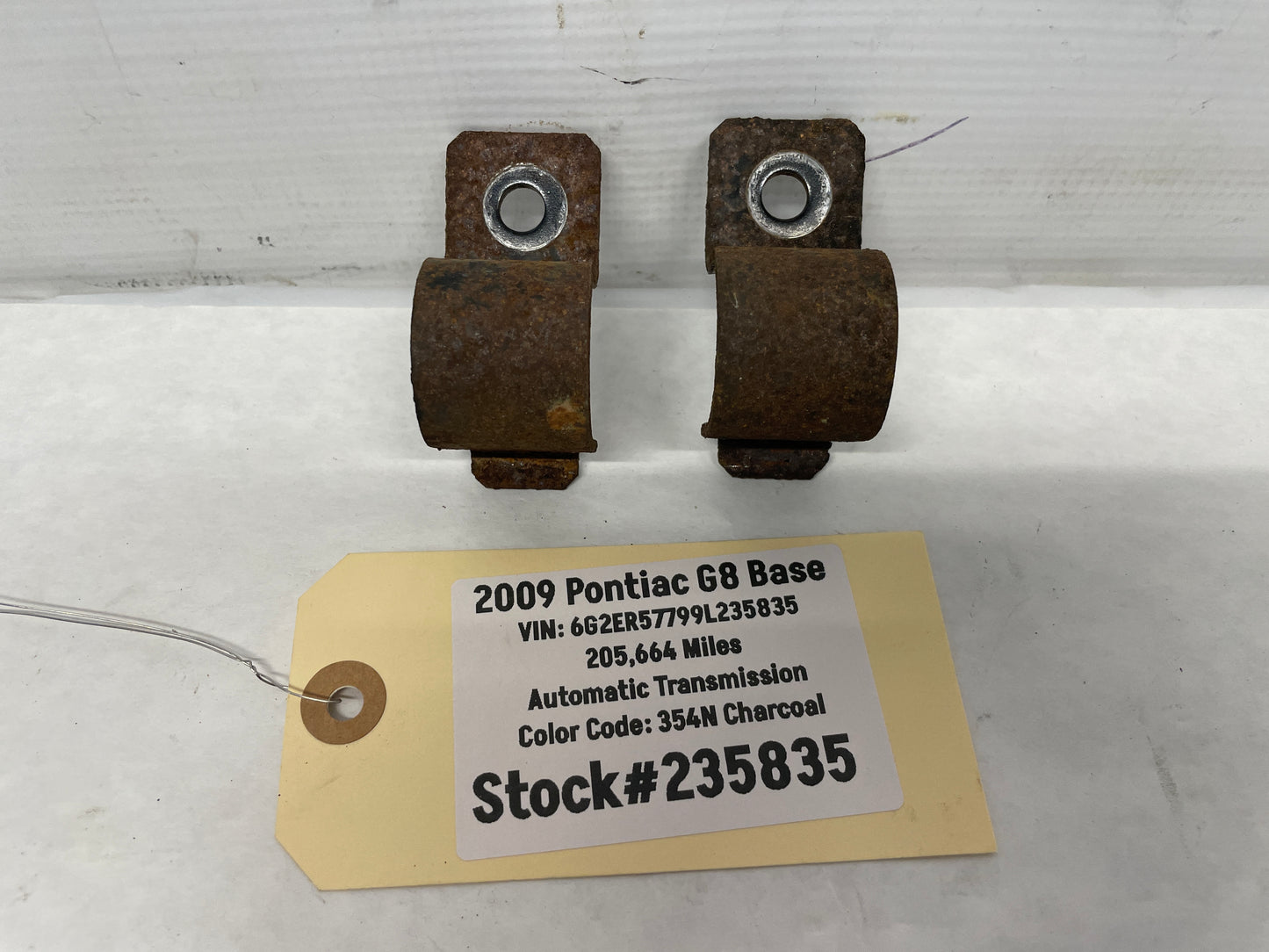 2009 Pontiac G8 Base Rear Suspension Stabilizer Sway Bar Brackets Clamps OEM - Day's Parts Yard