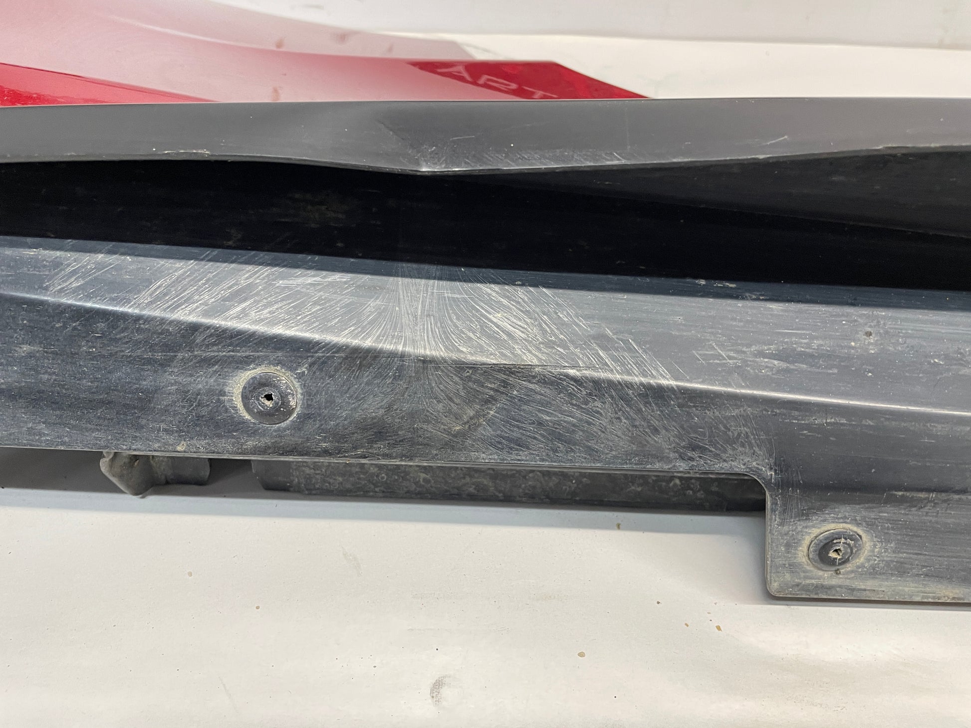 2018 Chevy Camaro 1LE SS RH Passenger Side Skirt Rocker Molding Trim Panel OEM - Day's Parts Yard