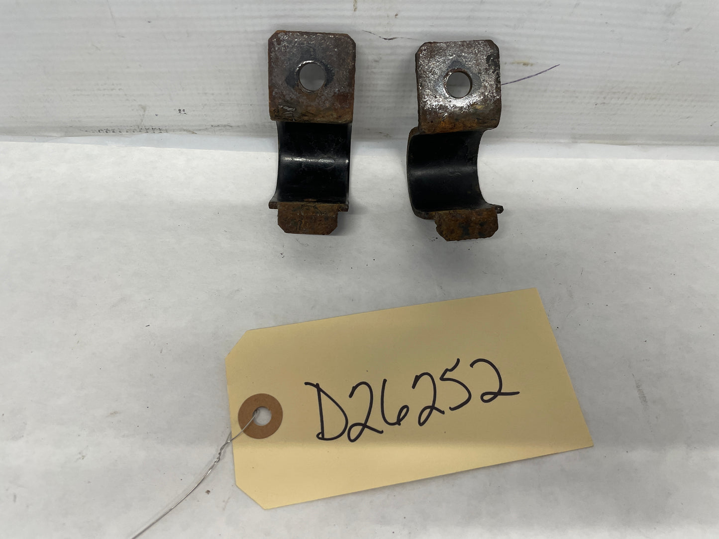 2009 Pontiac G8 Base Rear Suspension Stabilizer Sway Bar Brackets Clamps OEM - Day's Parts Yard