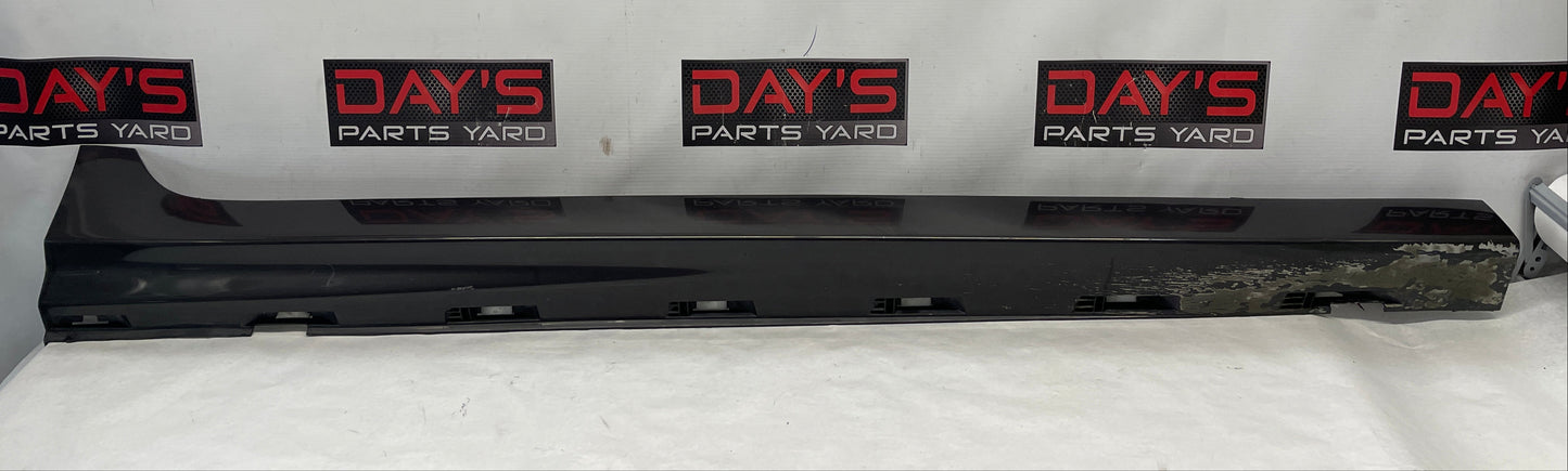 2009 Pontiac G8 Base  RH Passenger Rocker Molding Side Skirt Panel OEM - Day's Parts Yard