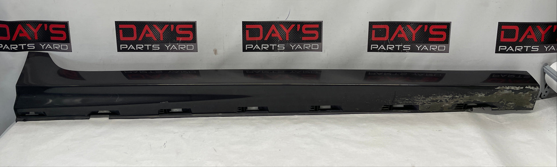 2009 Pontiac G8 Base  RH Passenger Rocker Molding Side Skirt Panel OEM - Day's Parts Yard