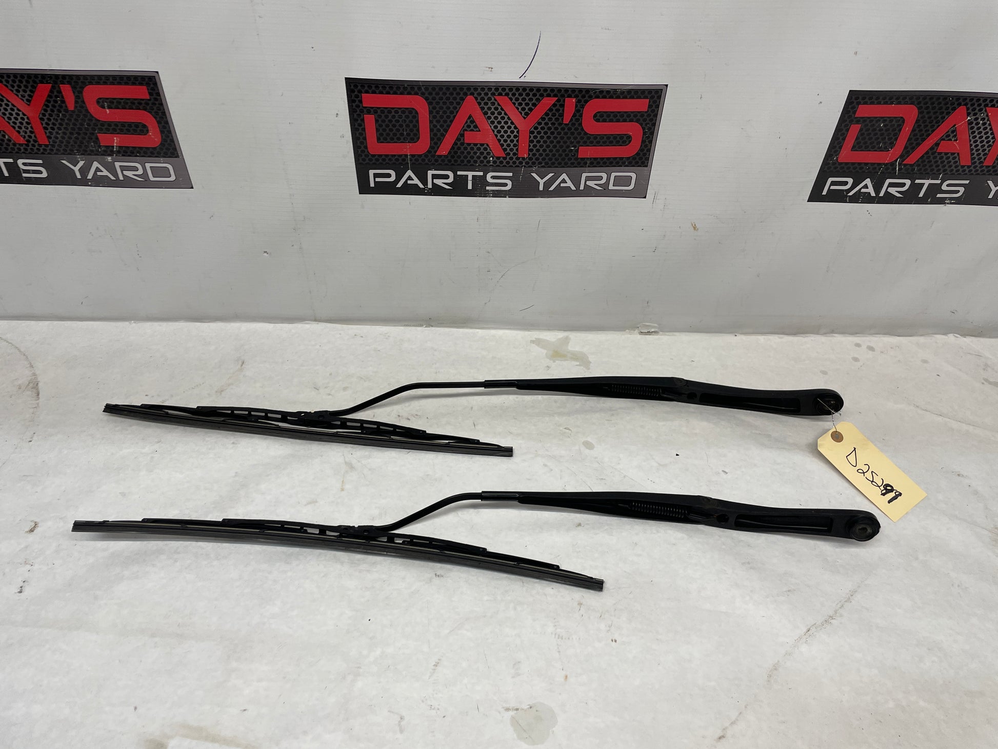 2012 Chevy Camaro ZL1 RH & LH Windshield Wiper Arms OEM - Day's Parts Yard