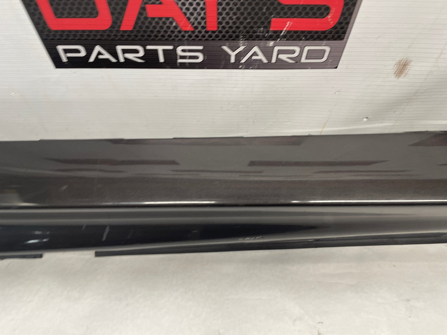 2009 Pontiac G8 Base  RH Passenger Rocker Molding Side Skirt Panel OEM - Day's Parts Yard