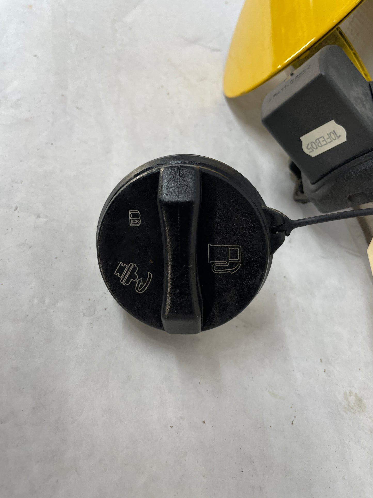 2005 Pontiac GTO Fuel Gas Door Lid Cover Assembly w/ Cap Yellow OEM