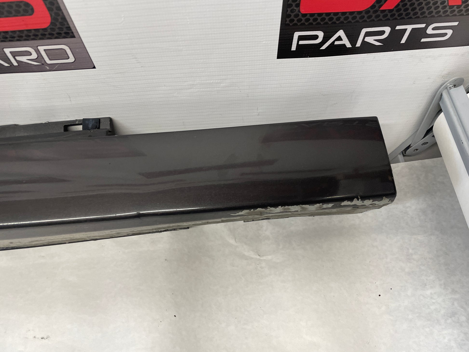 2009 Pontiac G8 Base  RH Passenger Rocker Molding Side Skirt Panel OEM - Day's Parts Yard