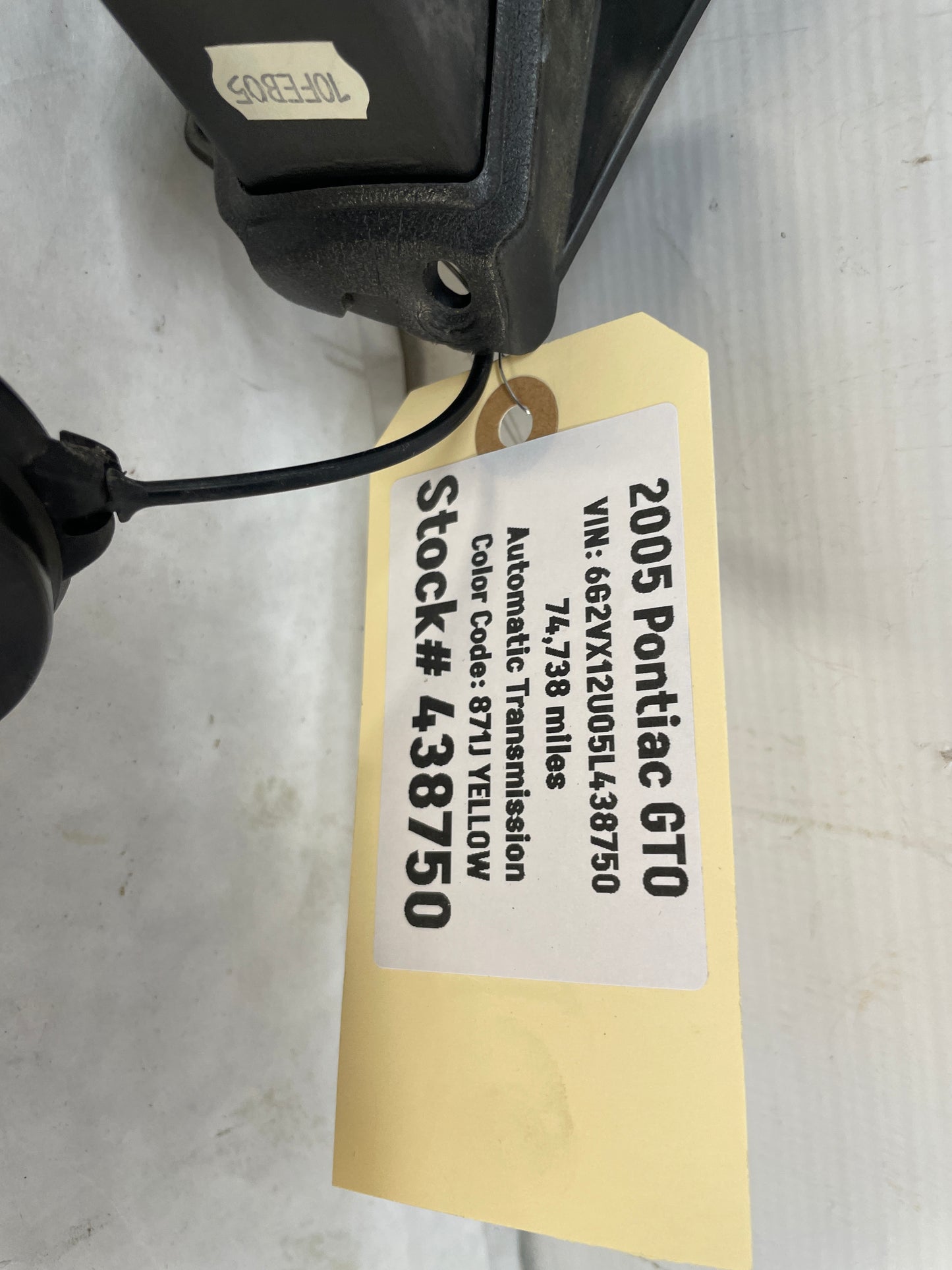 2005 Pontiac GTO Fuel Gas Door Lid Cover Assembly w/ Cap Yellow OEM