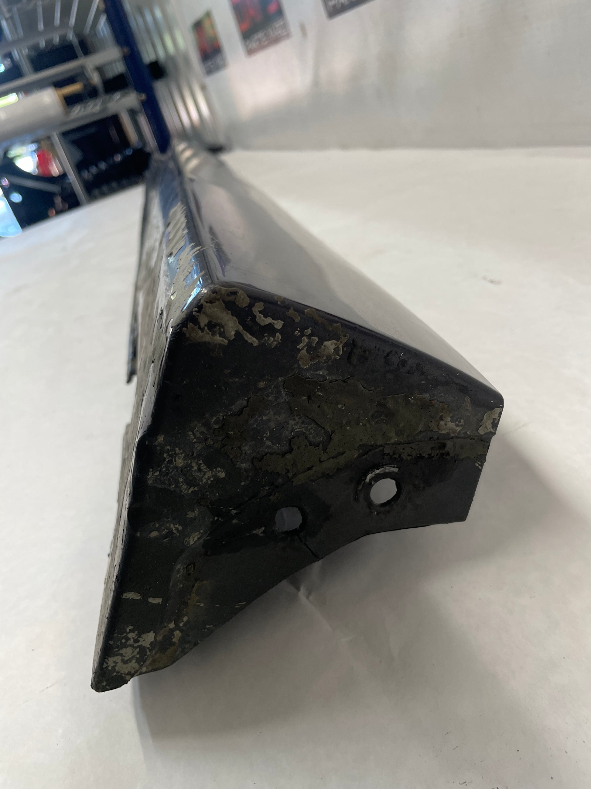 2009 Pontiac G8 Base  RH Passenger Rocker Molding Side Skirt Panel OEM - Day's Parts Yard