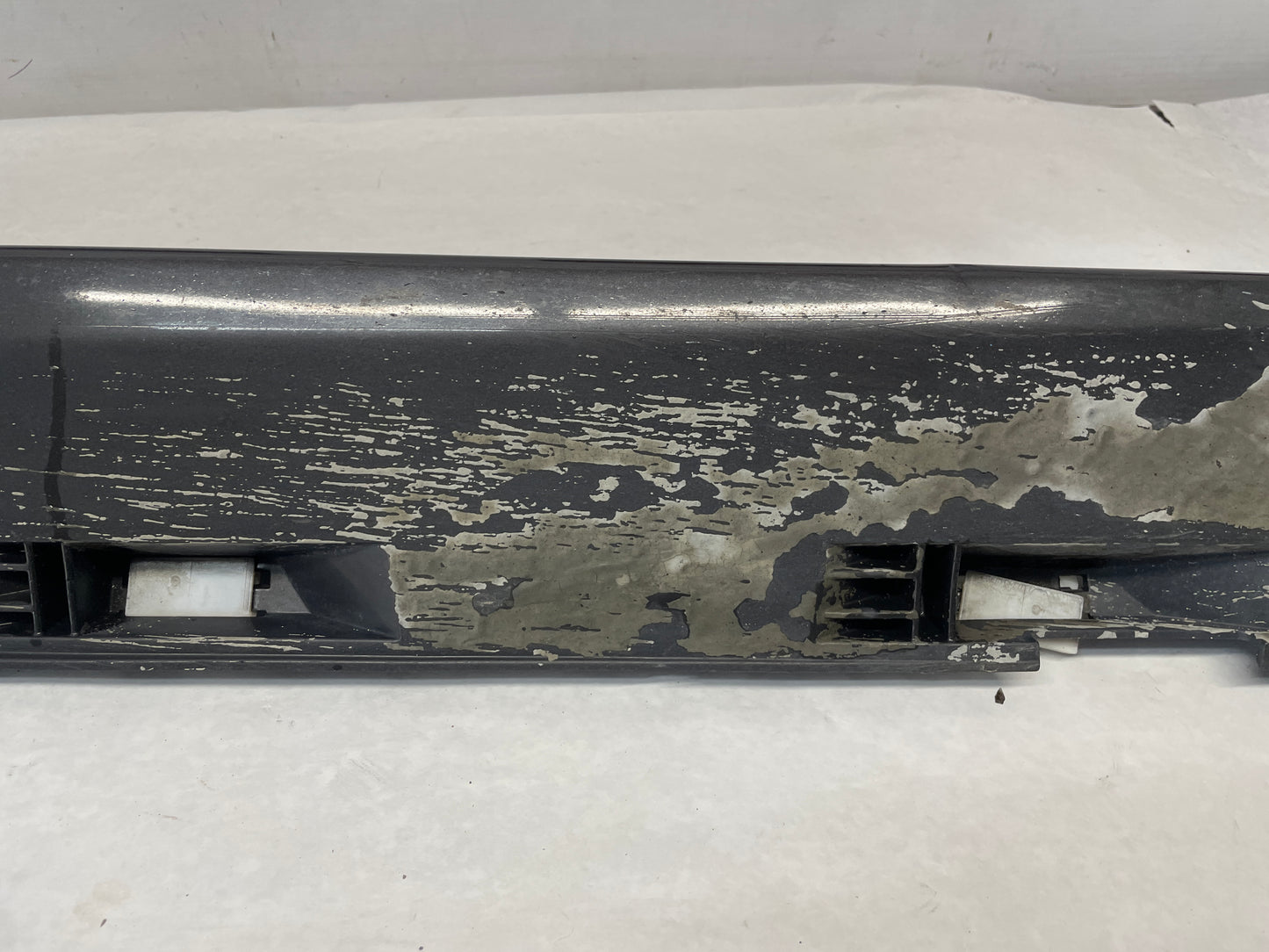 2009 Pontiac G8 Base  RH Passenger Rocker Molding Side Skirt Panel OEM - Day's Parts Yard