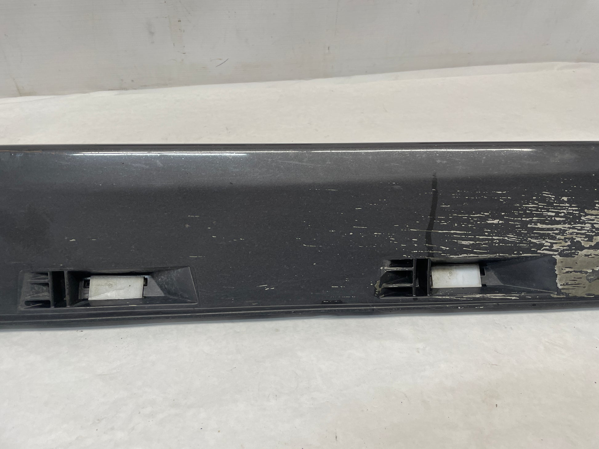 2009 Pontiac G8 Base  RH Passenger Rocker Molding Side Skirt Panel OEM - Day's Parts Yard