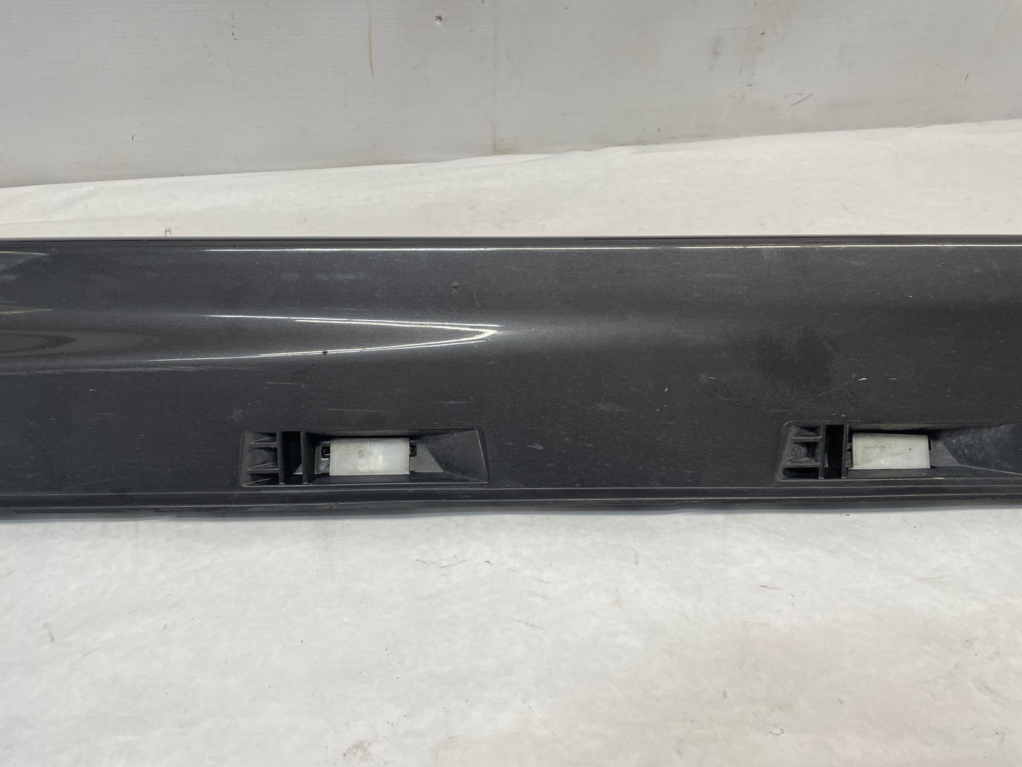 2009 Pontiac G8 Base  RH Passenger Rocker Molding Side Skirt Panel OEM - Day's Parts Yard