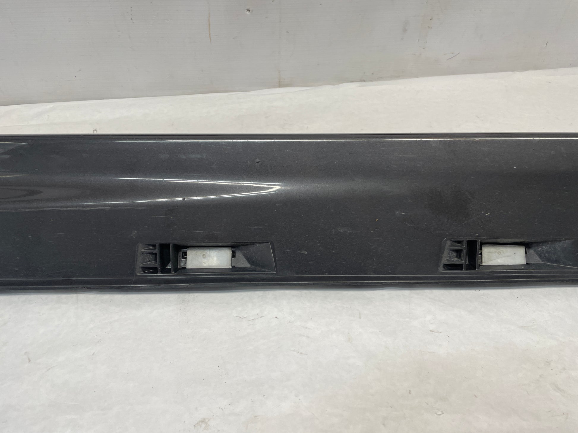 2009 Pontiac G8 Base  RH Passenger Rocker Molding Side Skirt Panel OEM - Day's Parts Yard