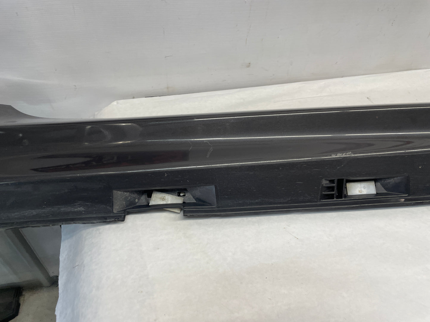 2009 Pontiac G8 Base  RH Passenger Rocker Molding Side Skirt Panel OEM - Day's Parts Yard
