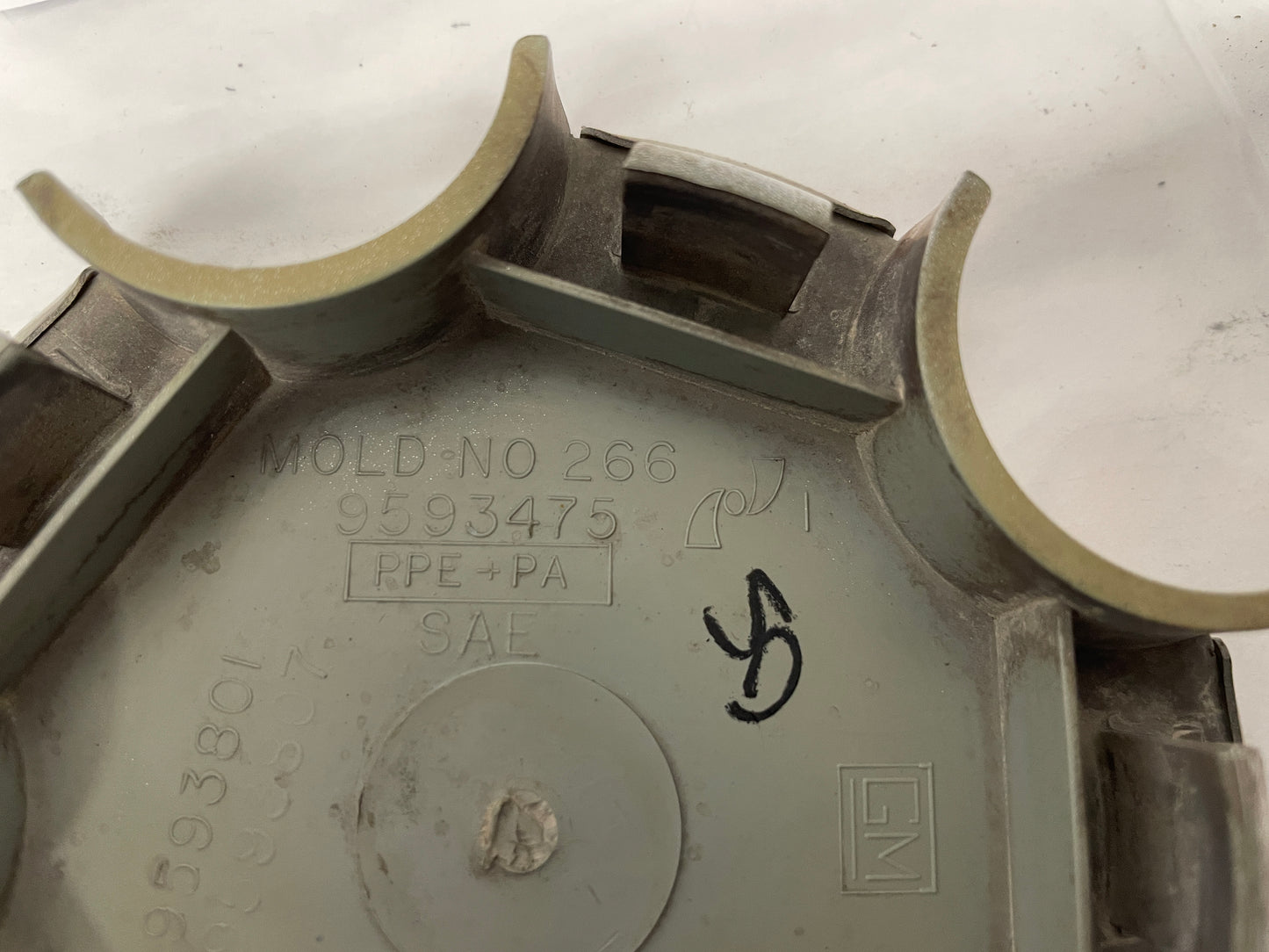 2001 Chevy C5 Corvette Wheel Center Cap OEM - Day's Parts Yard