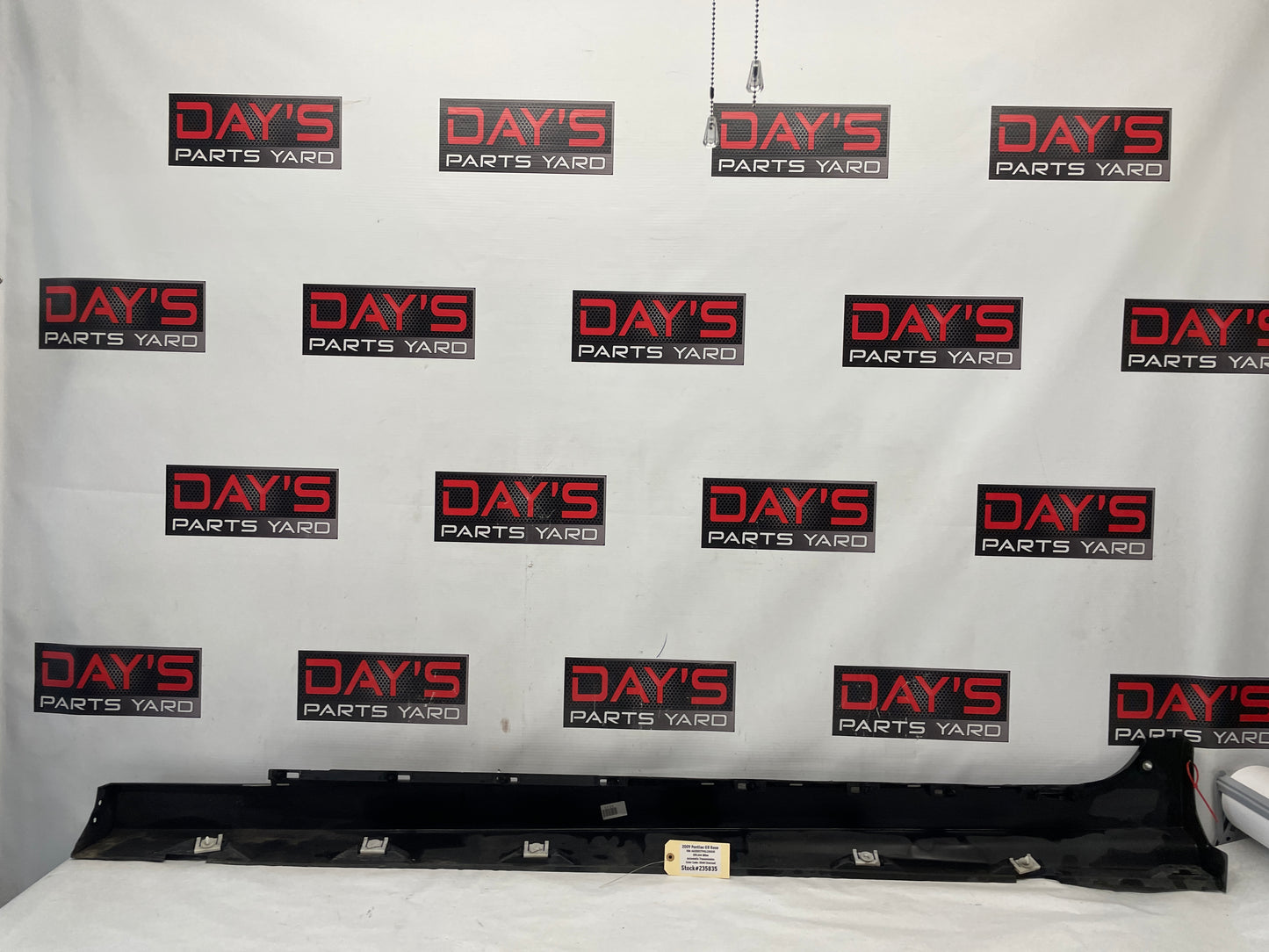 2009 Pontiac G8 Base  RH Passenger Rocker Molding Side Skirt Panel OEM - Day's Parts Yard