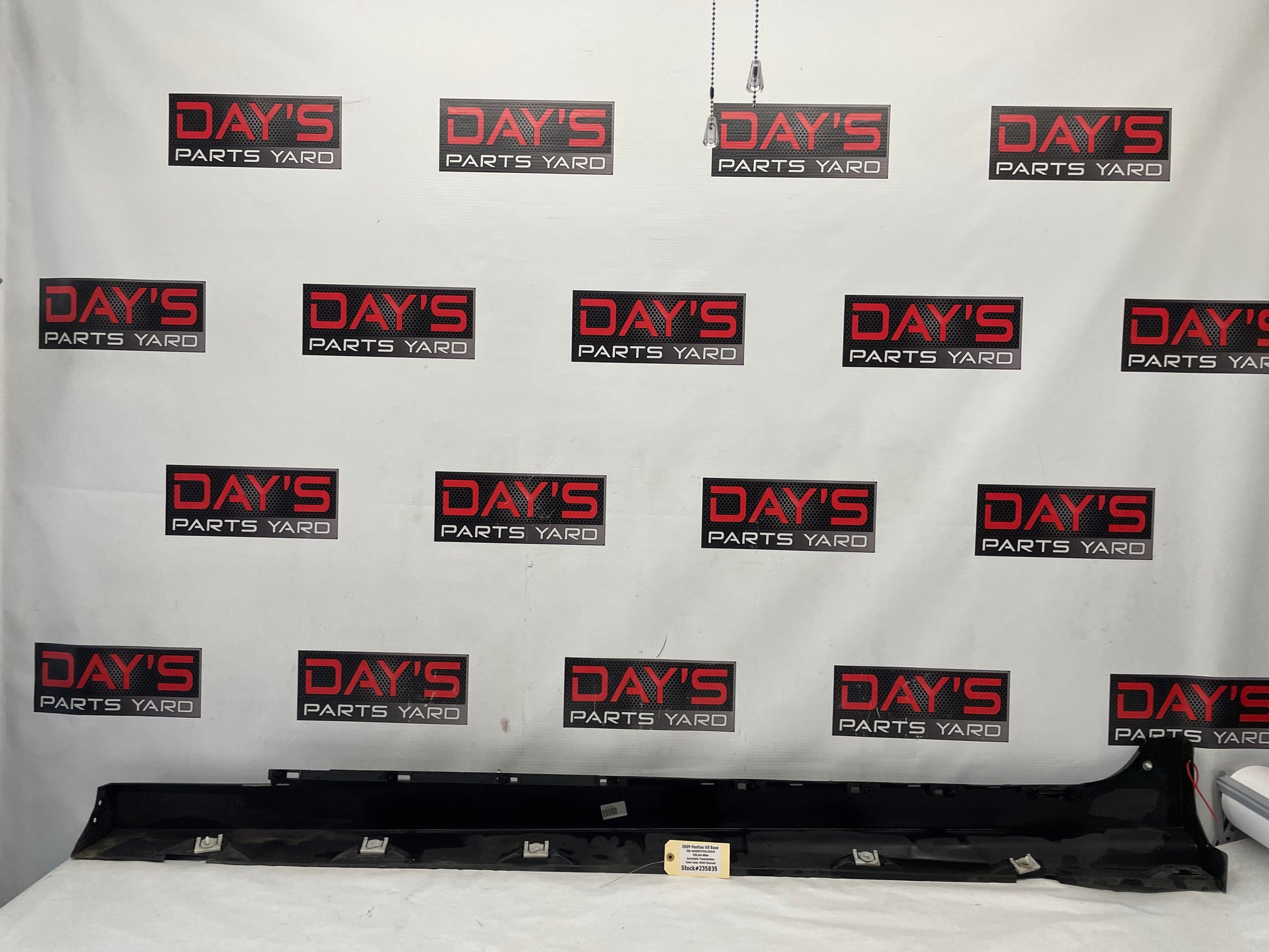 2009 Pontiac G8 Base  RH Passenger Rocker Molding Side Skirt Panel OEM - Day's Parts Yard