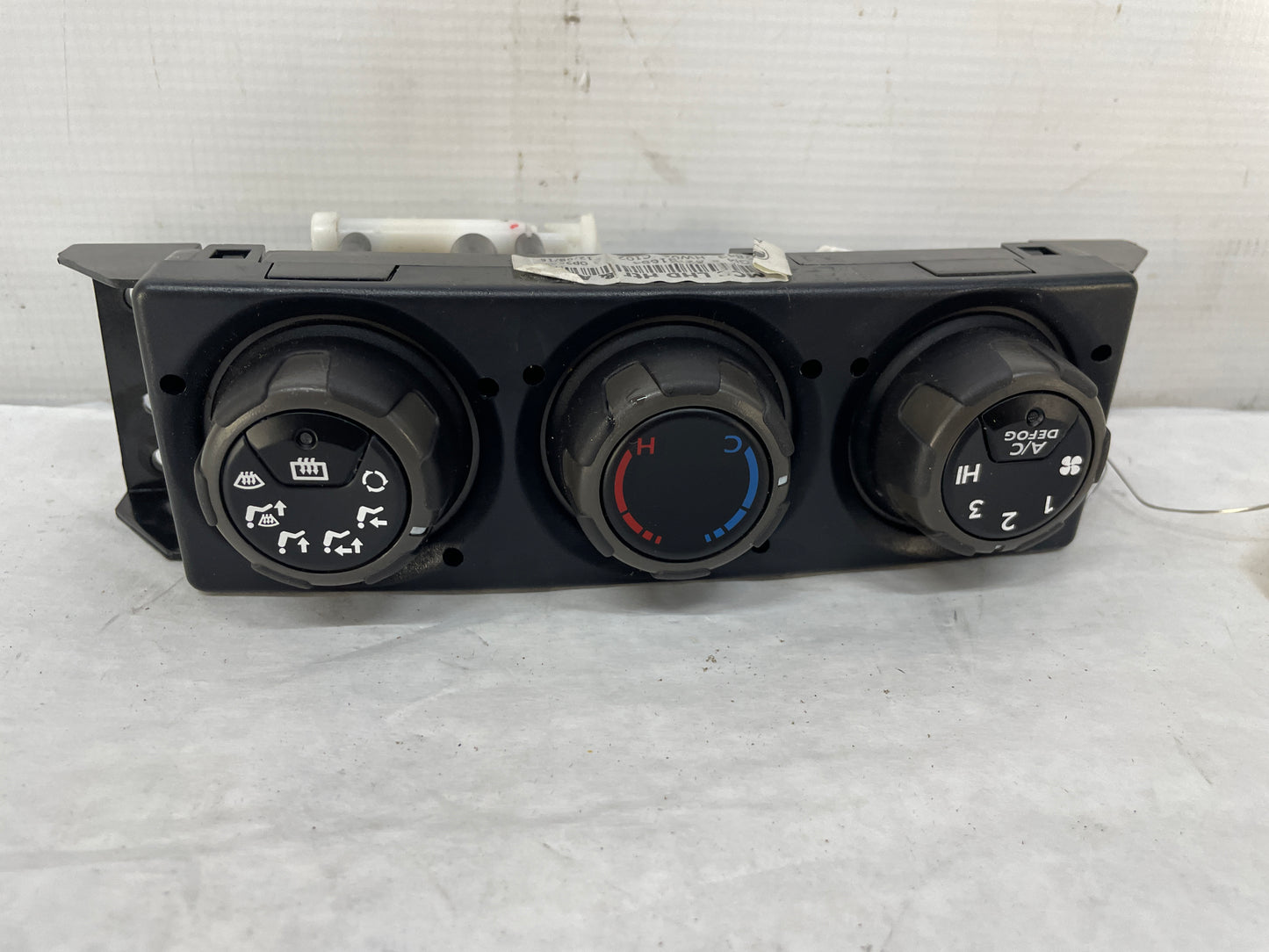 2005 Pontiac GTO HVAC Dash Climate Control Unit Panel Switch Button OEM