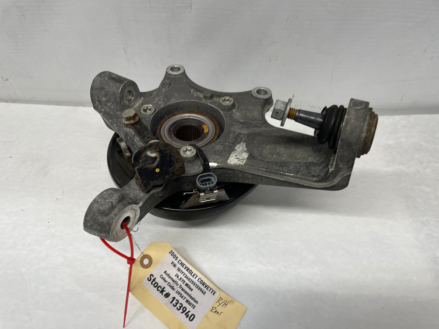 2005 Chevy C6 Corvette RH Passenger Rear Suspension Spindle Knuckle Hub OEM - Day's Parts Yard