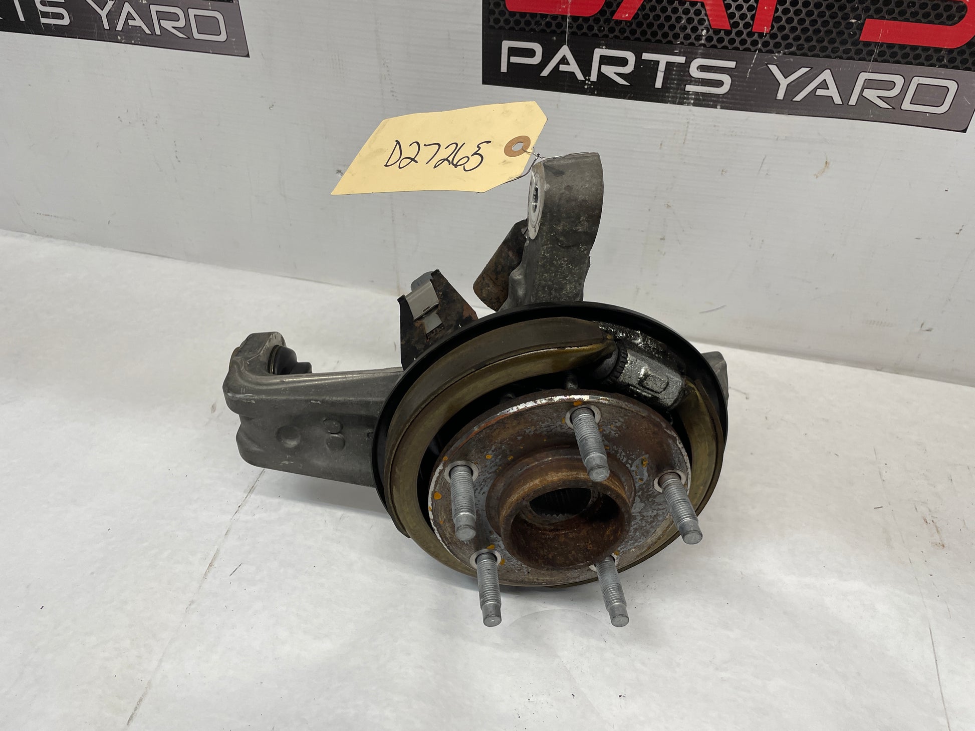 2005 Chevy C6 Corvette LH Driver Rear Suspension Spindle Knuckle Hub OEM - Day's Parts Yard