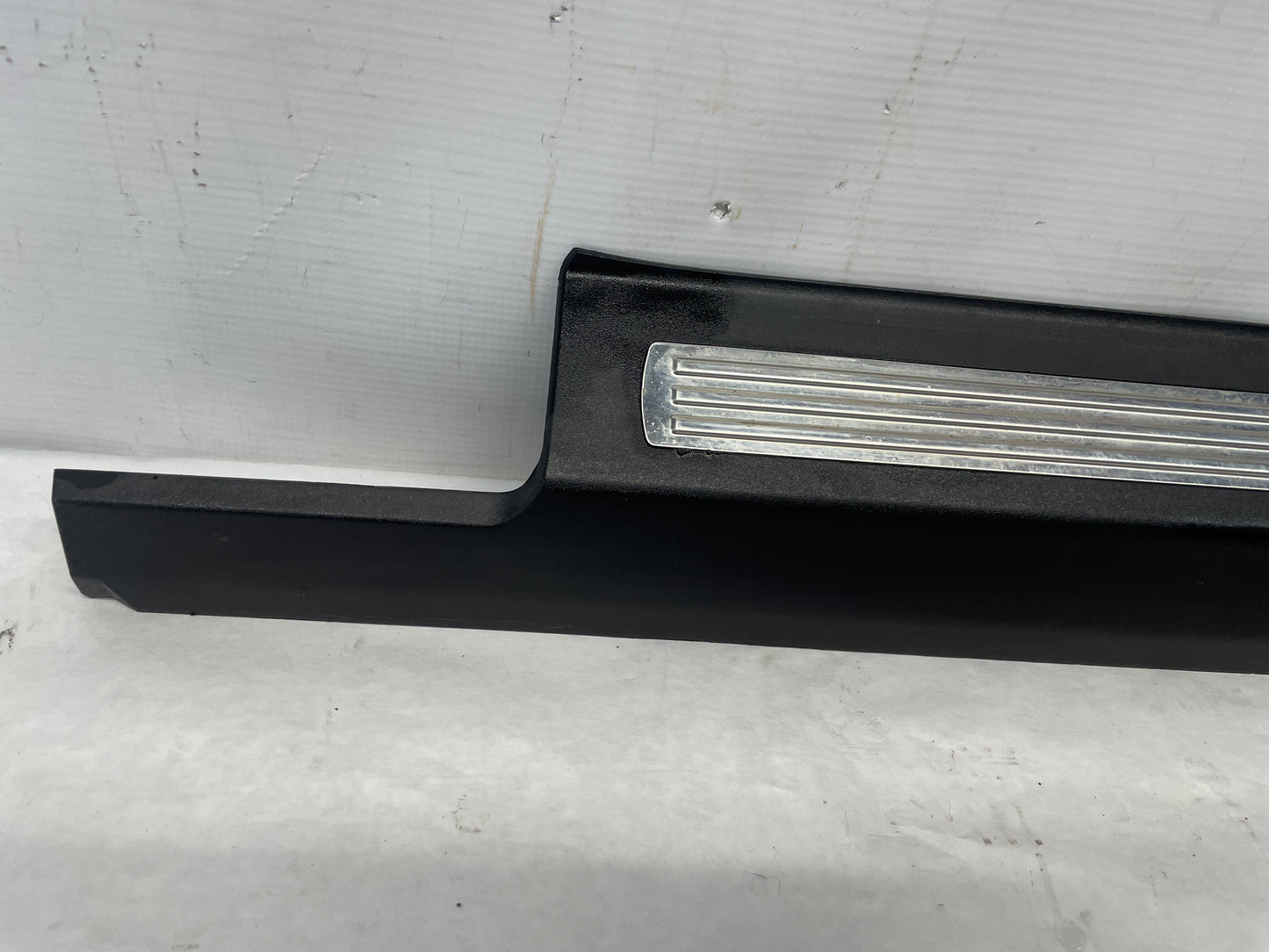 2009 Pontiac G8 Base LH Driver Front Door Sill Kick Panel / Scuff Plate OEM - Day's Parts Yard