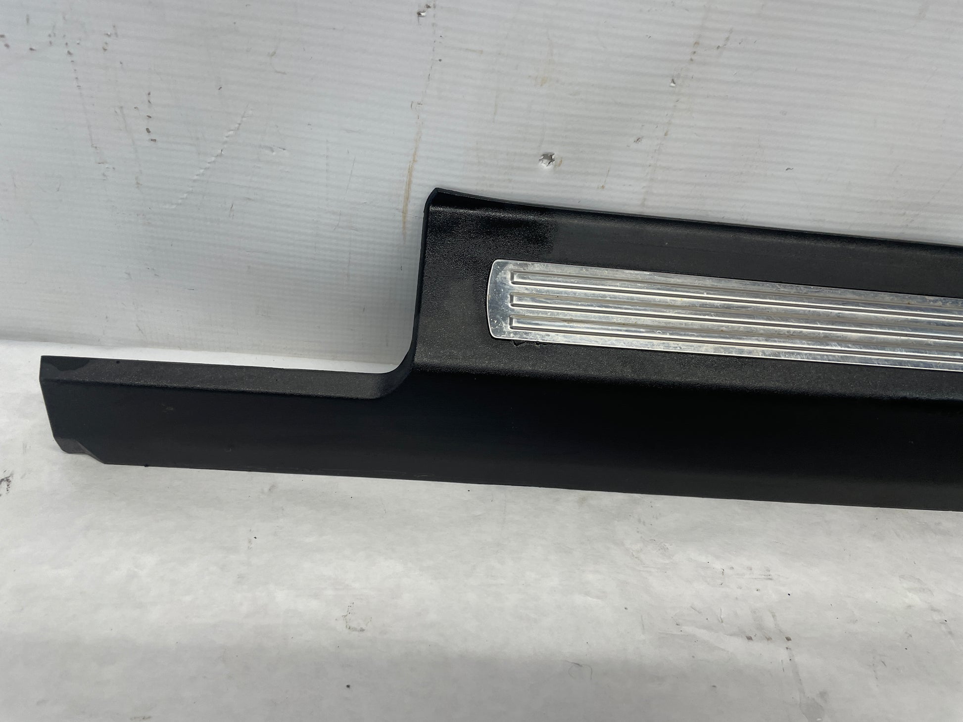 2009 Pontiac G8 Base LH Driver Front Door Sill Kick Panel / Scuff Plate OEM - Day's Parts Yard