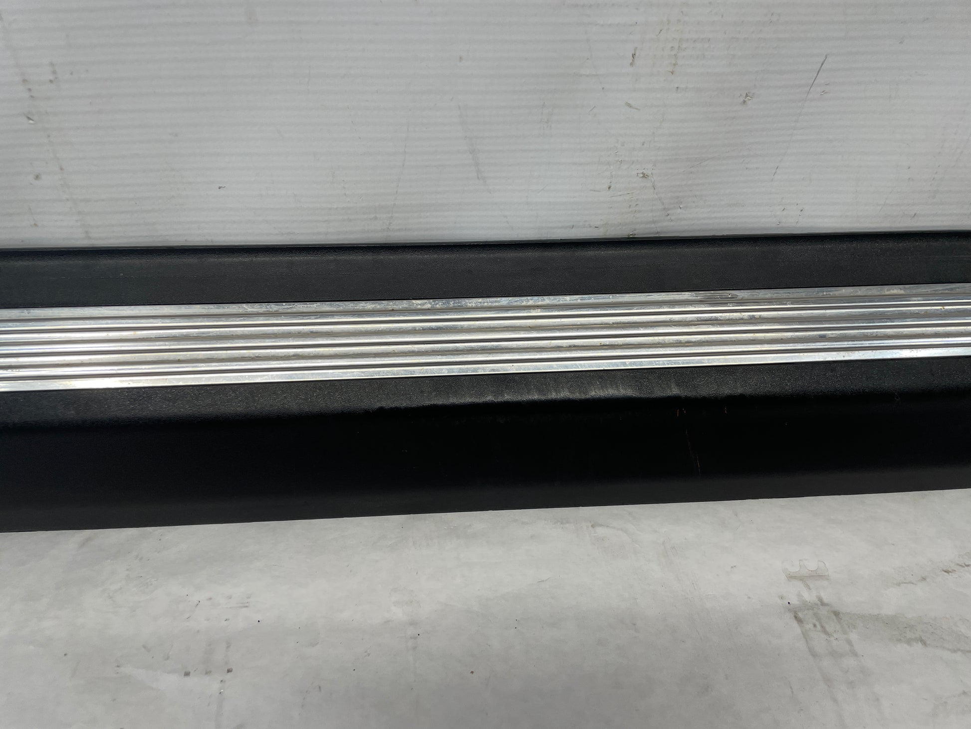 2009 Pontiac G8 Base LH Driver Front Door Sill Kick Panel / Scuff Plate OEM - Day's Parts Yard
