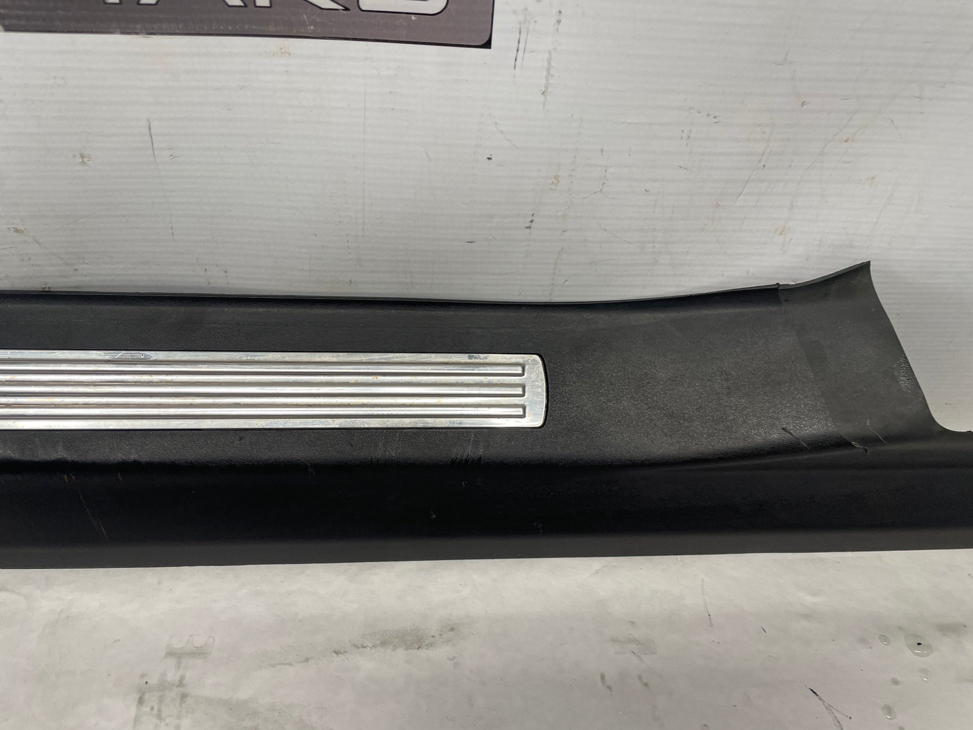 2009 Pontiac G8 Base LH Driver Front Door Sill Kick Panel / Scuff Plate OEM - Day's Parts Yard