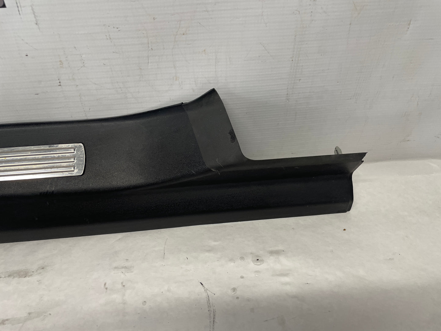 2009 Pontiac G8 Base LH Driver Front Door Sill Kick Panel / Scuff Plate OEM - Day's Parts Yard