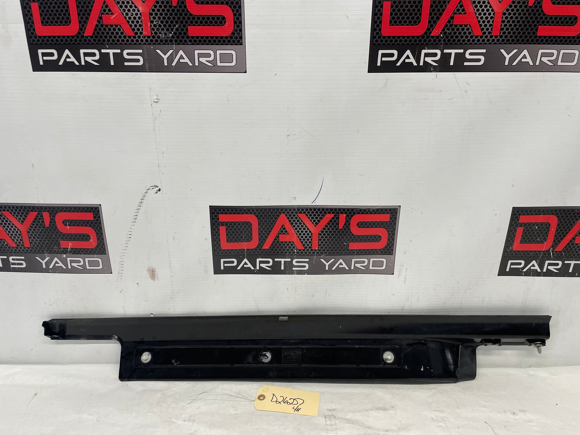 2009 Pontiac G8 Base LH Driver Front Door Sill Kick Panel / Scuff Plate OEM - Day's Parts Yard