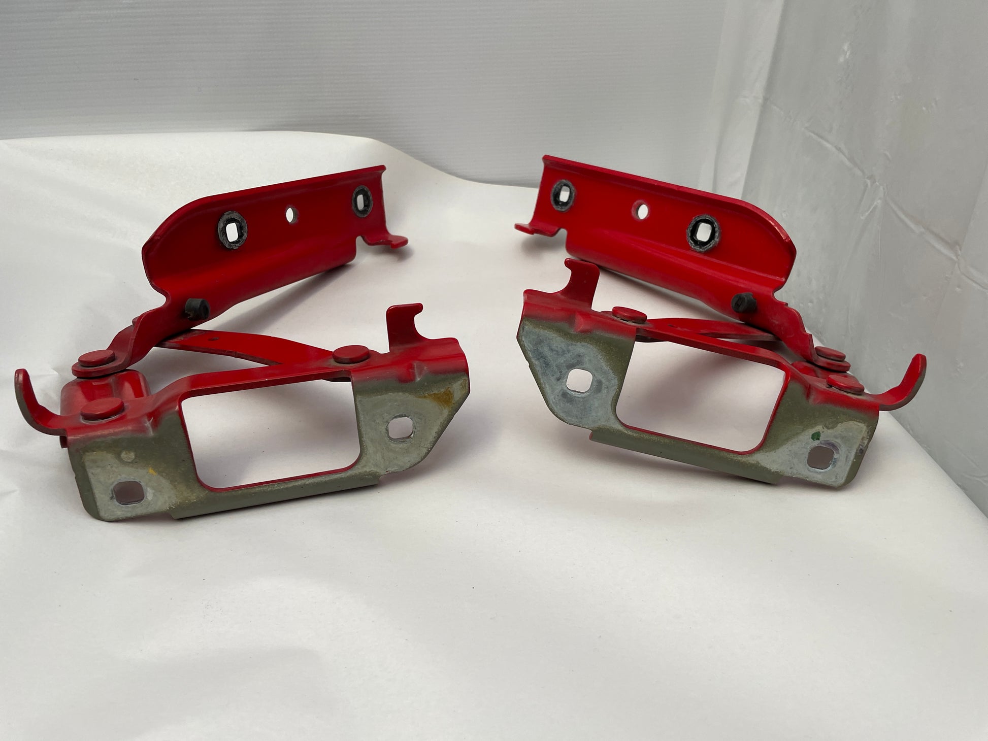 2015 Chevy Camaro SS 1LE RH & LH Hood Hinges OEM - Day's Parts Yard