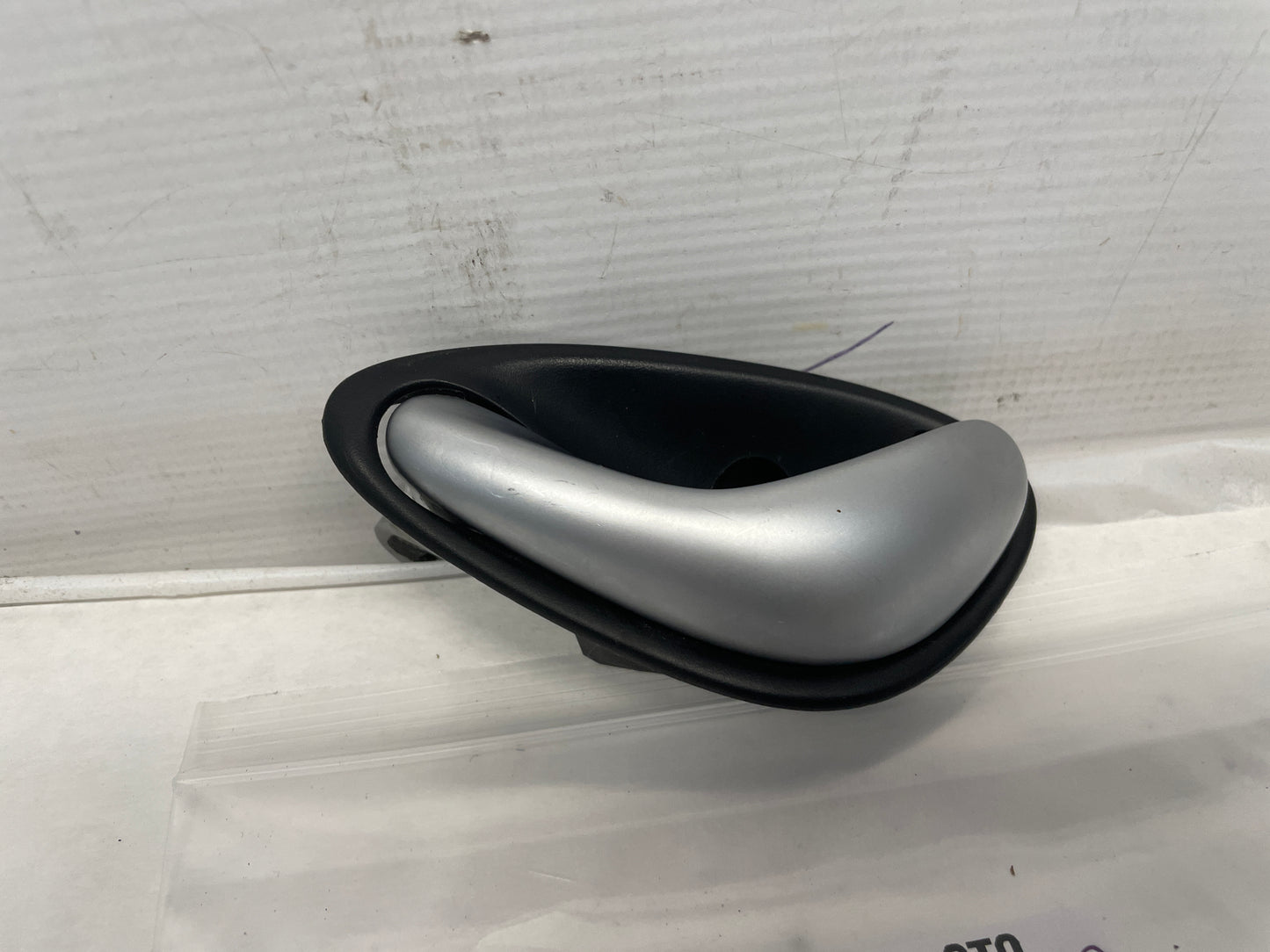 2005 Pontiac GTO LH Driver Interior Door Handle OEM