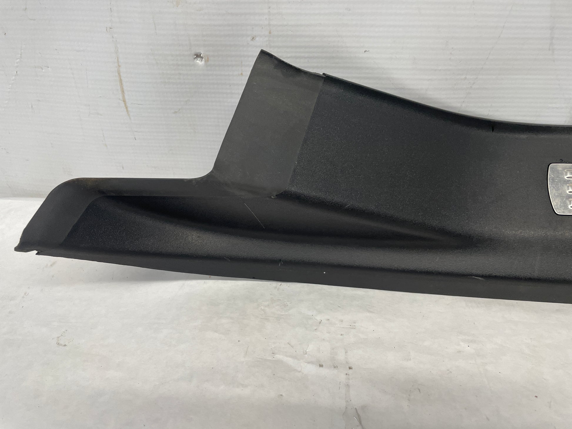 2009 Pontiac G8 Base RH Passenger Rear Door Trim Sill Scuff Kick Panel OEM - Day's Parts Yard