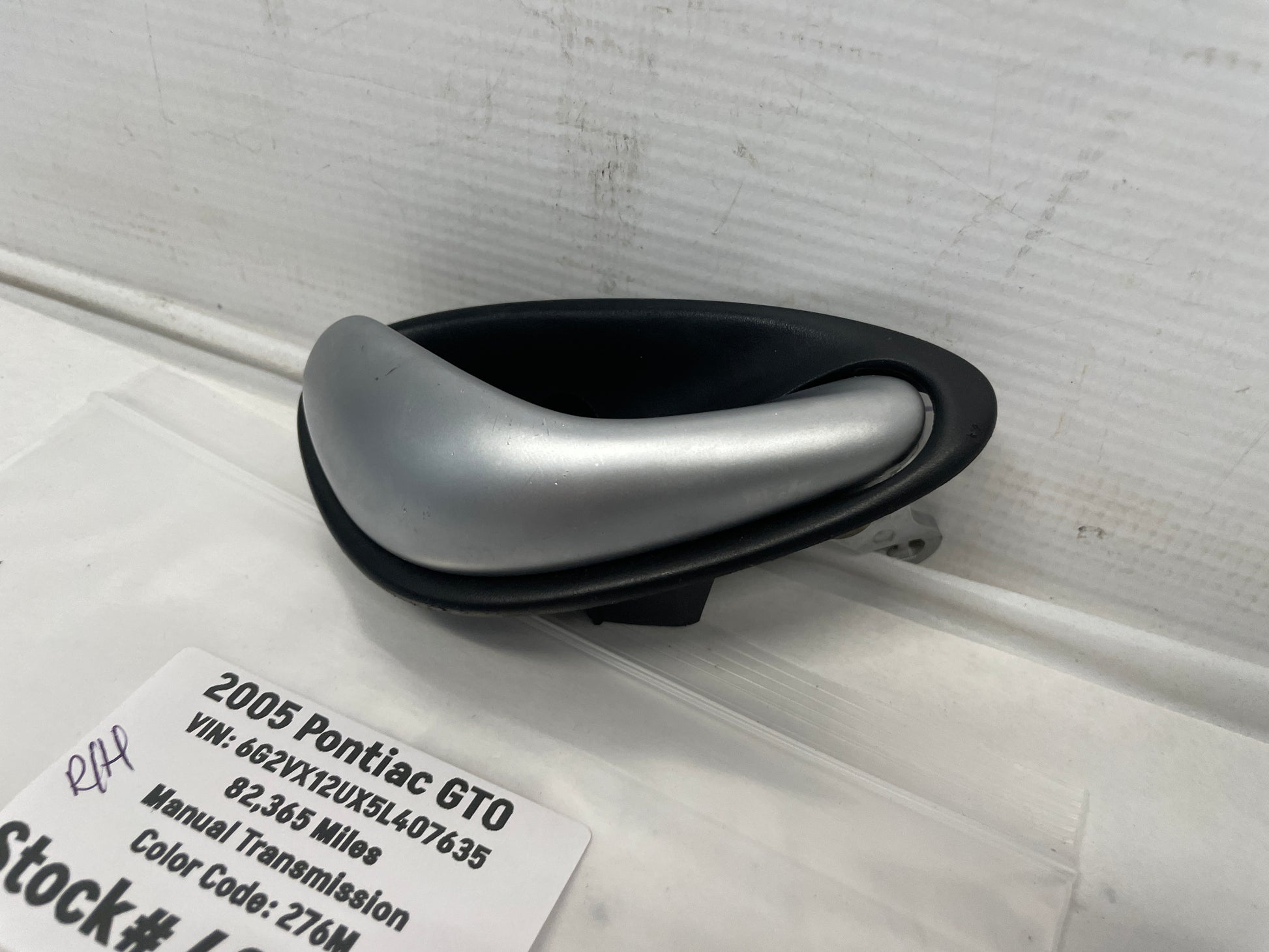 2005 Pontiac GTO RH Passenger Interior Door Handle OEM - Day's Parts Yard