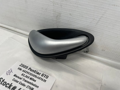 2005 Pontiac GTO RH Passenger Interior Door Handle OEM - Day's Parts Yard