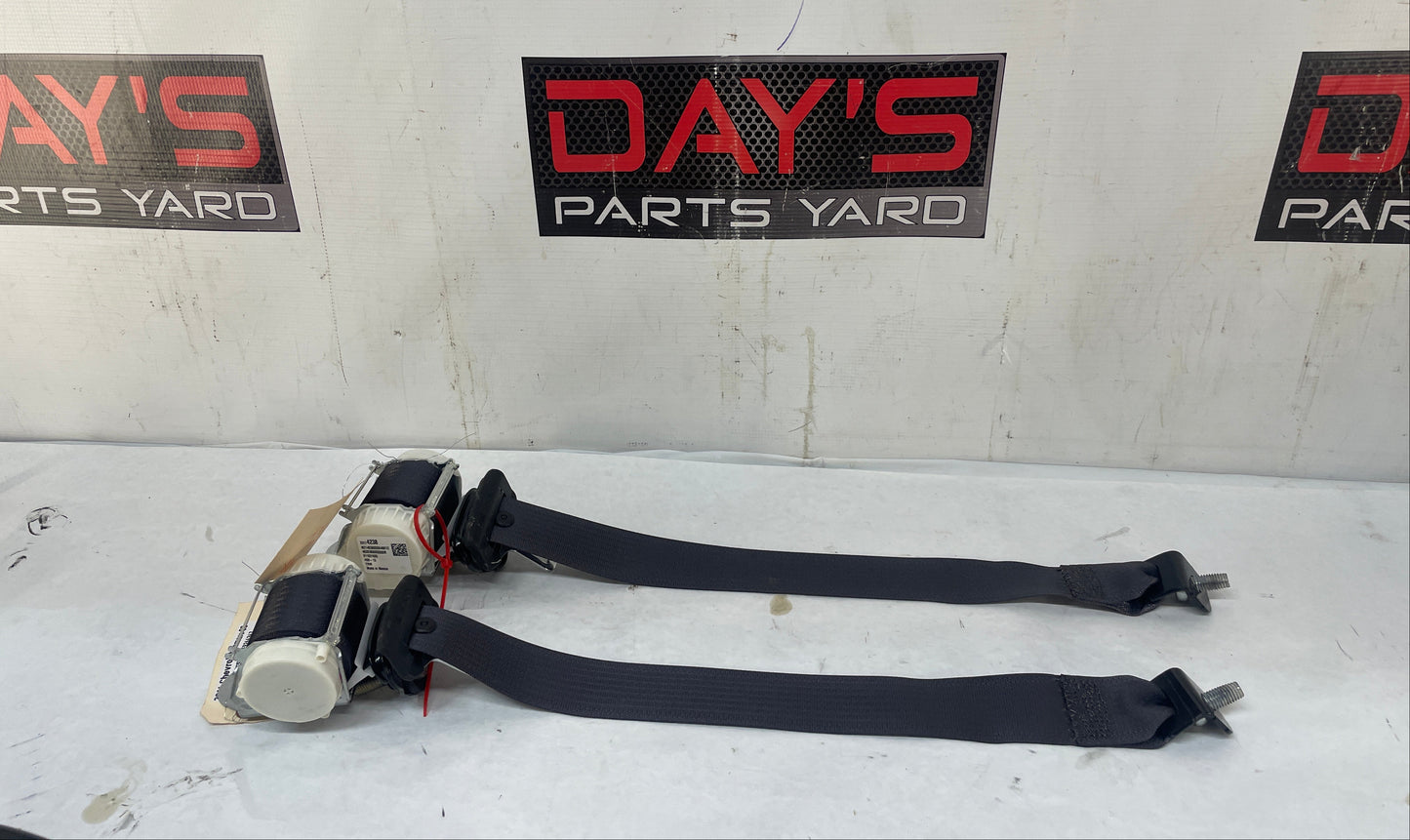 2014 Chevy Camaro SS RH & LH Rear Seat Belts Seatbelts Retractors OEM - Day's Parts Yard