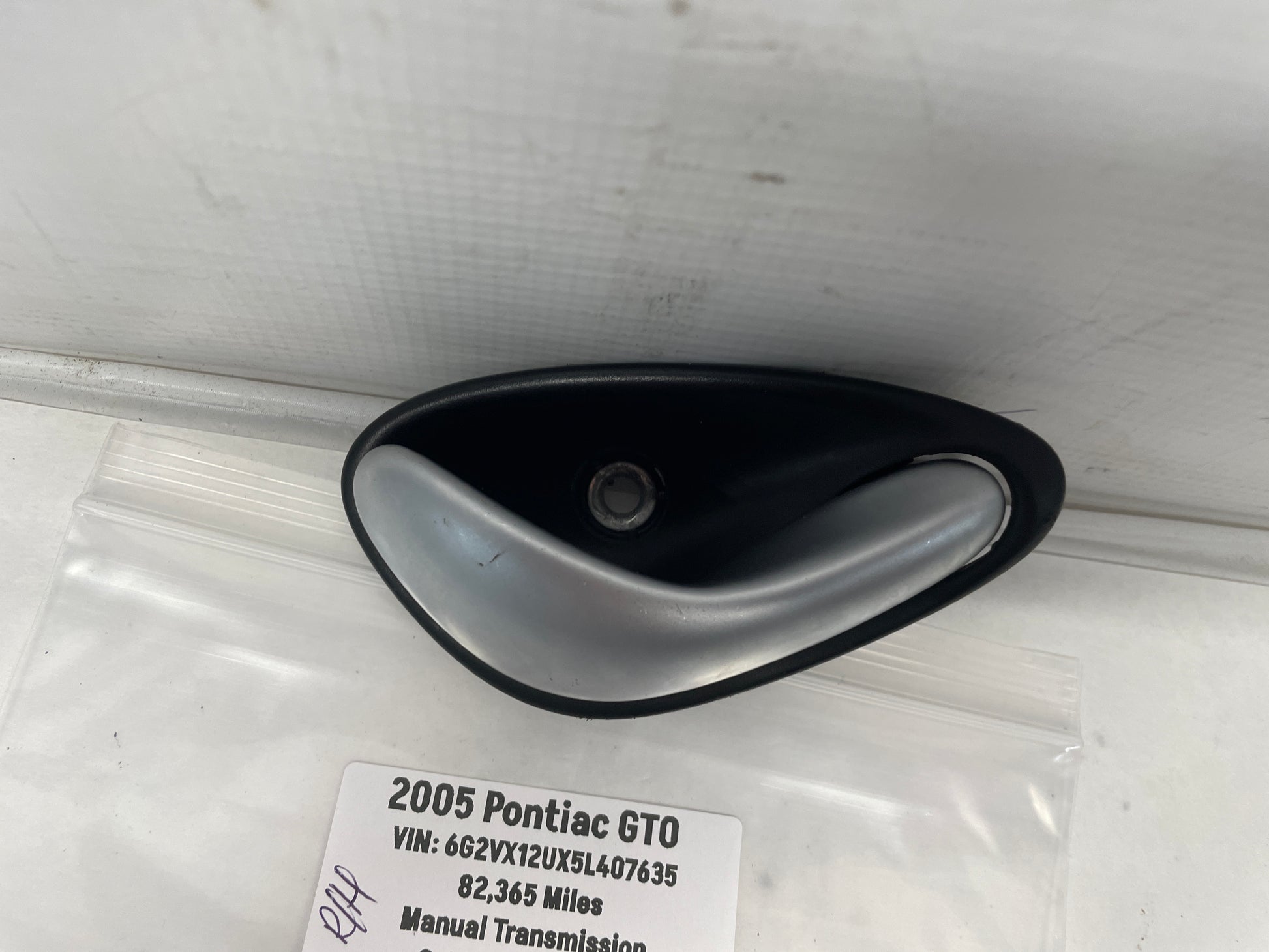 2005 Pontiac GTO RH Passenger Interior Door Handle OEM - Day's Parts Yard