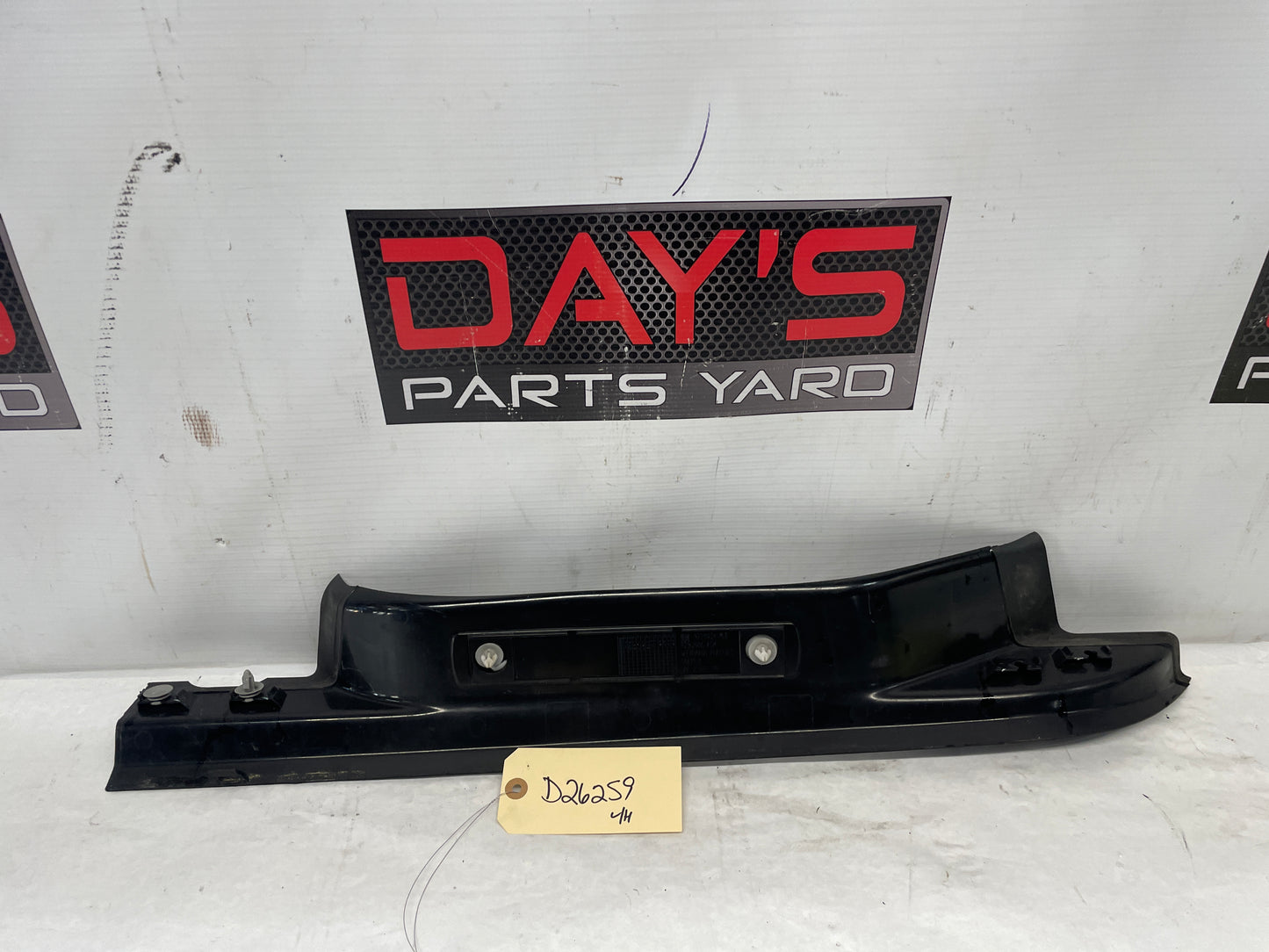 2009 Pontiac G8 Base RH Passenger Rear Door Trim Sill Scuff Kick Panel OEM - Day's Parts Yard