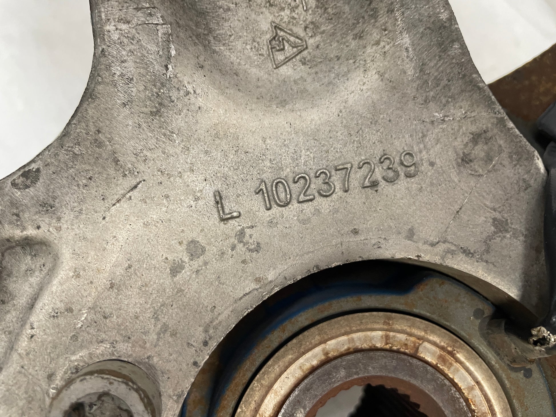 2001 Chevy C5 Corvette RH Passenger Rear Spindle Knuckle Hub OEM - Day's Parts Yard