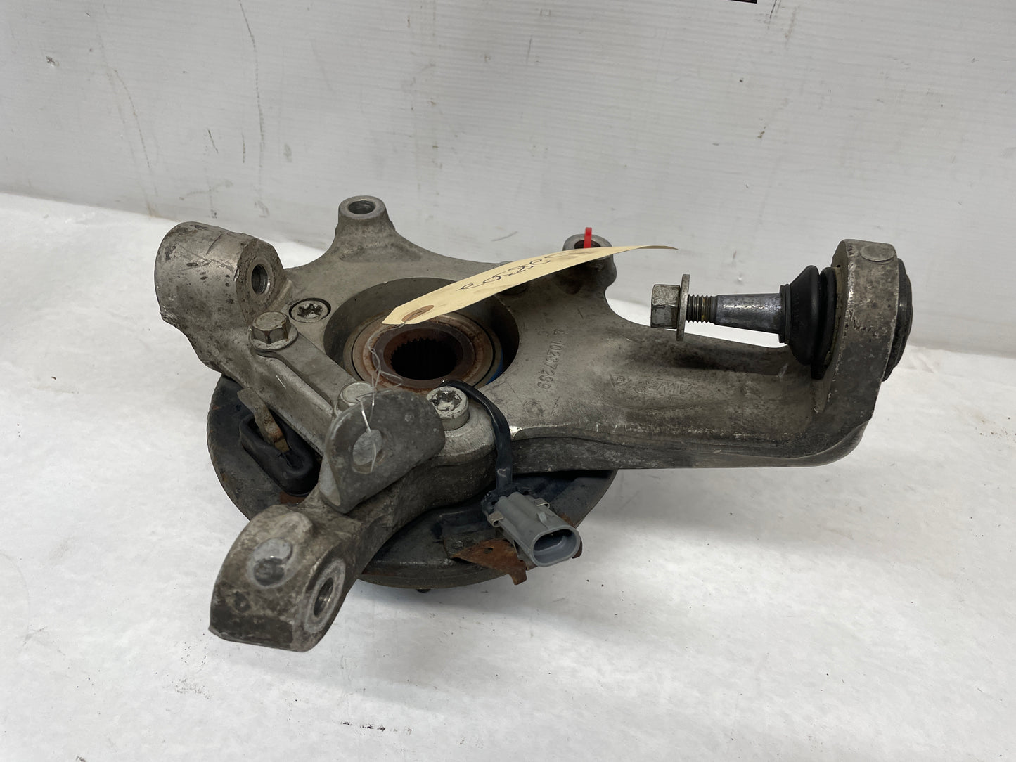 2001 Chevy C5 Corvette RH Passenger Rear Spindle Knuckle Hub OEM - Day's Parts Yard