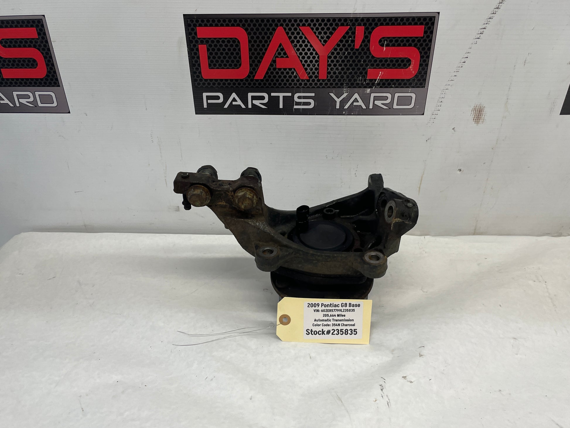 2009 Pontiac G8 Base LH Driver Front Suspension Spindle Knuckle Hub Assembly OEM - Day's Parts Yard
