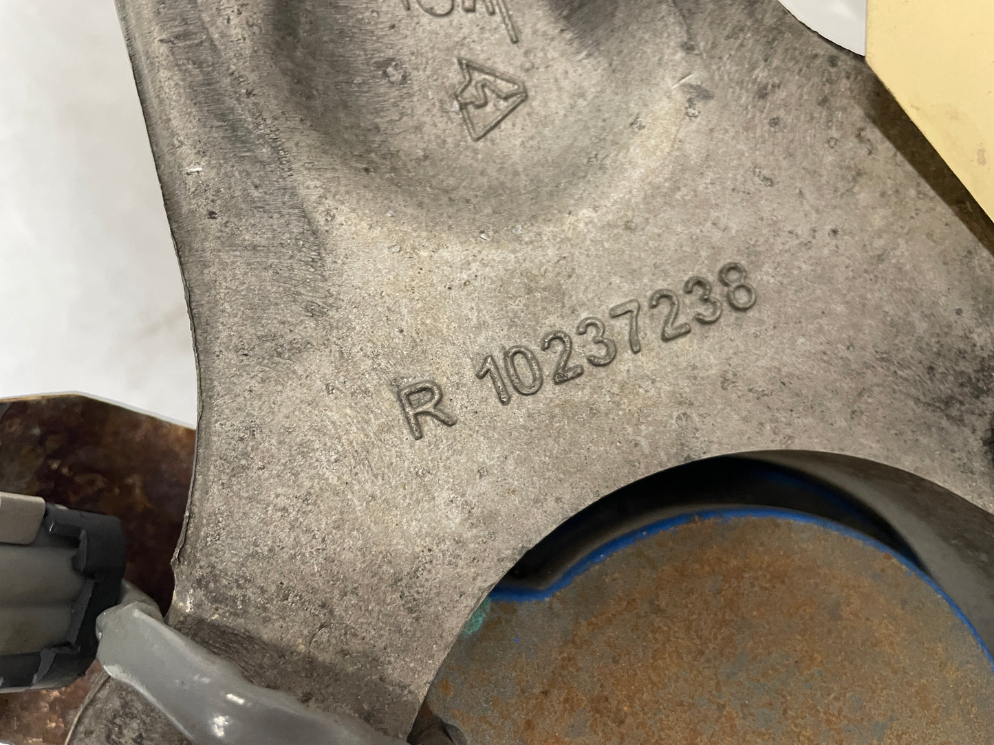 2001 Chevy C5 Corvette RH Passenger Front Suspension Spindle Knuckle Hub OEM - Day's Parts Yard