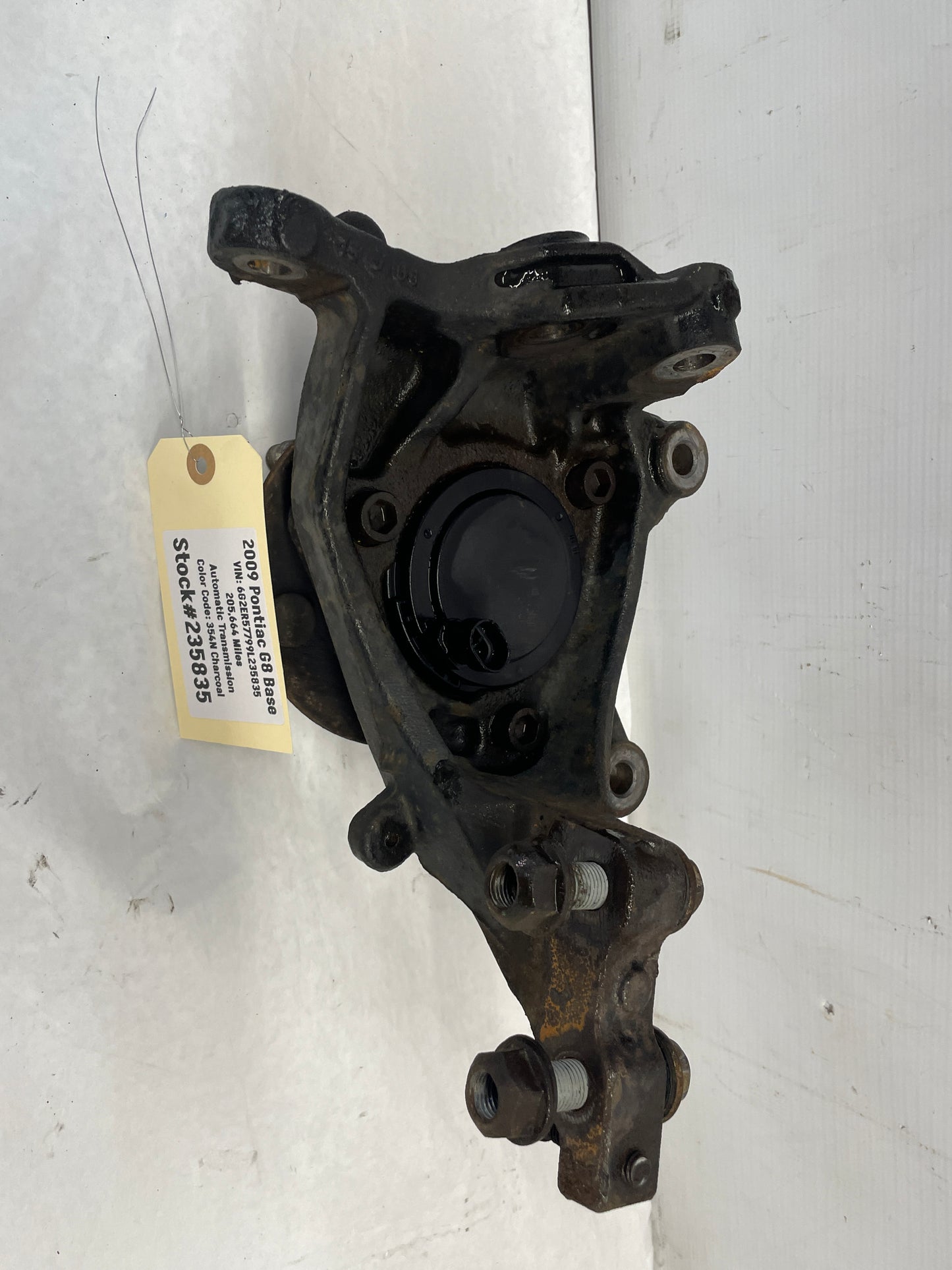 2009 Pontiac G8 Base LH Driver Front Suspension Spindle Knuckle Hub Assembly OEM - Day's Parts Yard