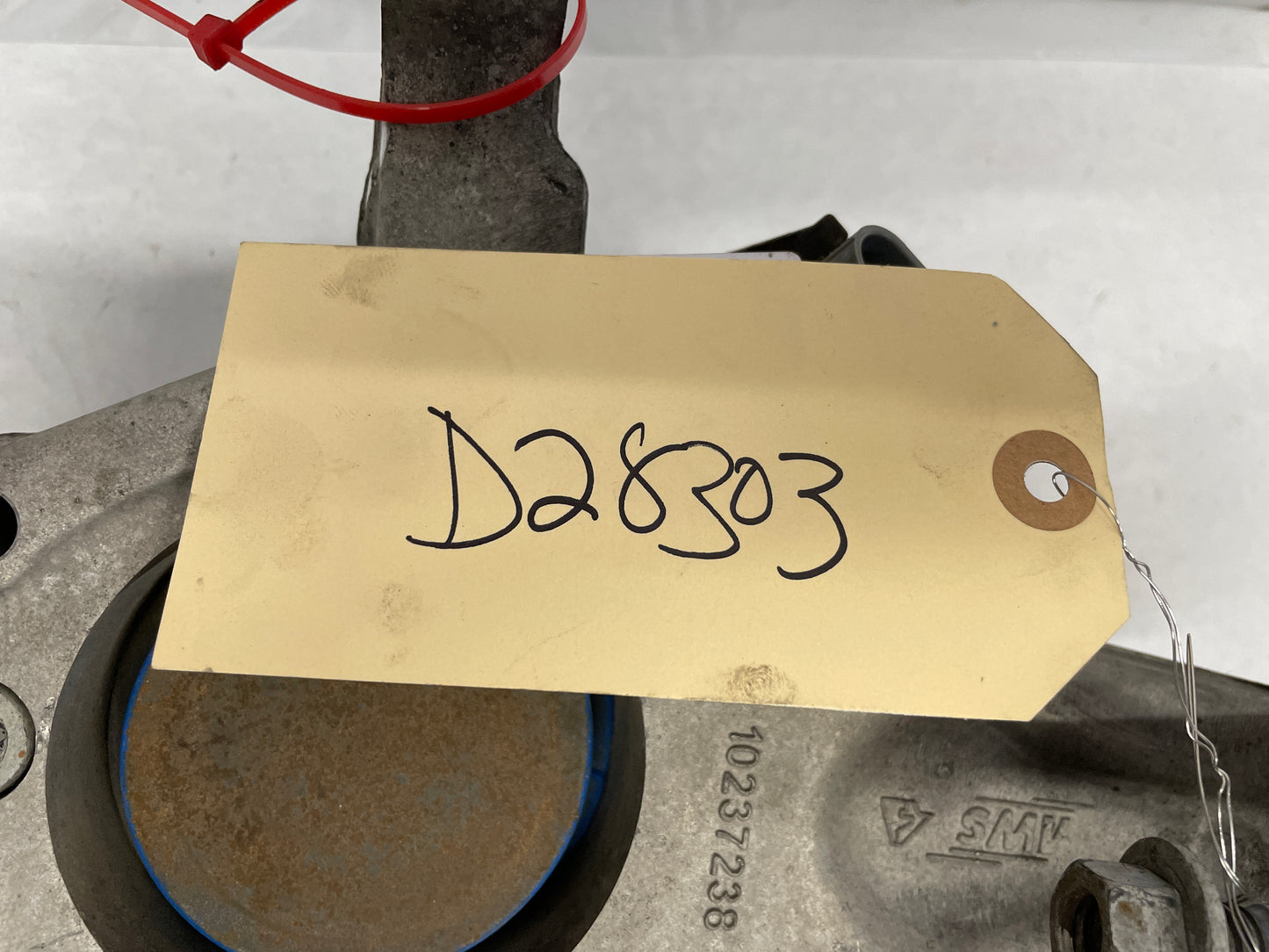 2001 Chevy C5 Corvette RH Passenger Front Suspension Spindle Knuckle Hub OEM - Day's Parts Yard