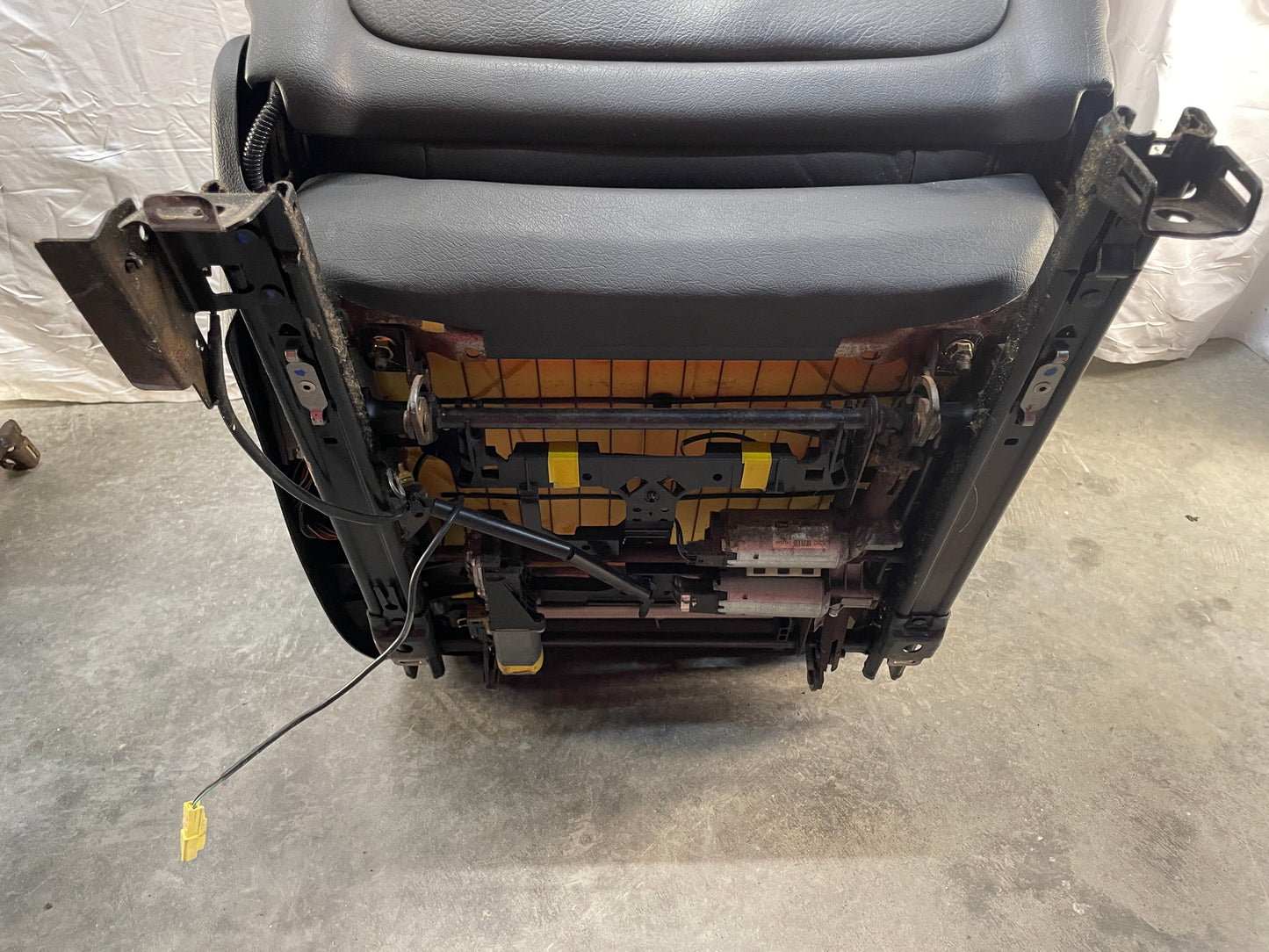 2005 Pontiac GTO Seats Front and Rears Black Leather OEM - Day's Parts Yard