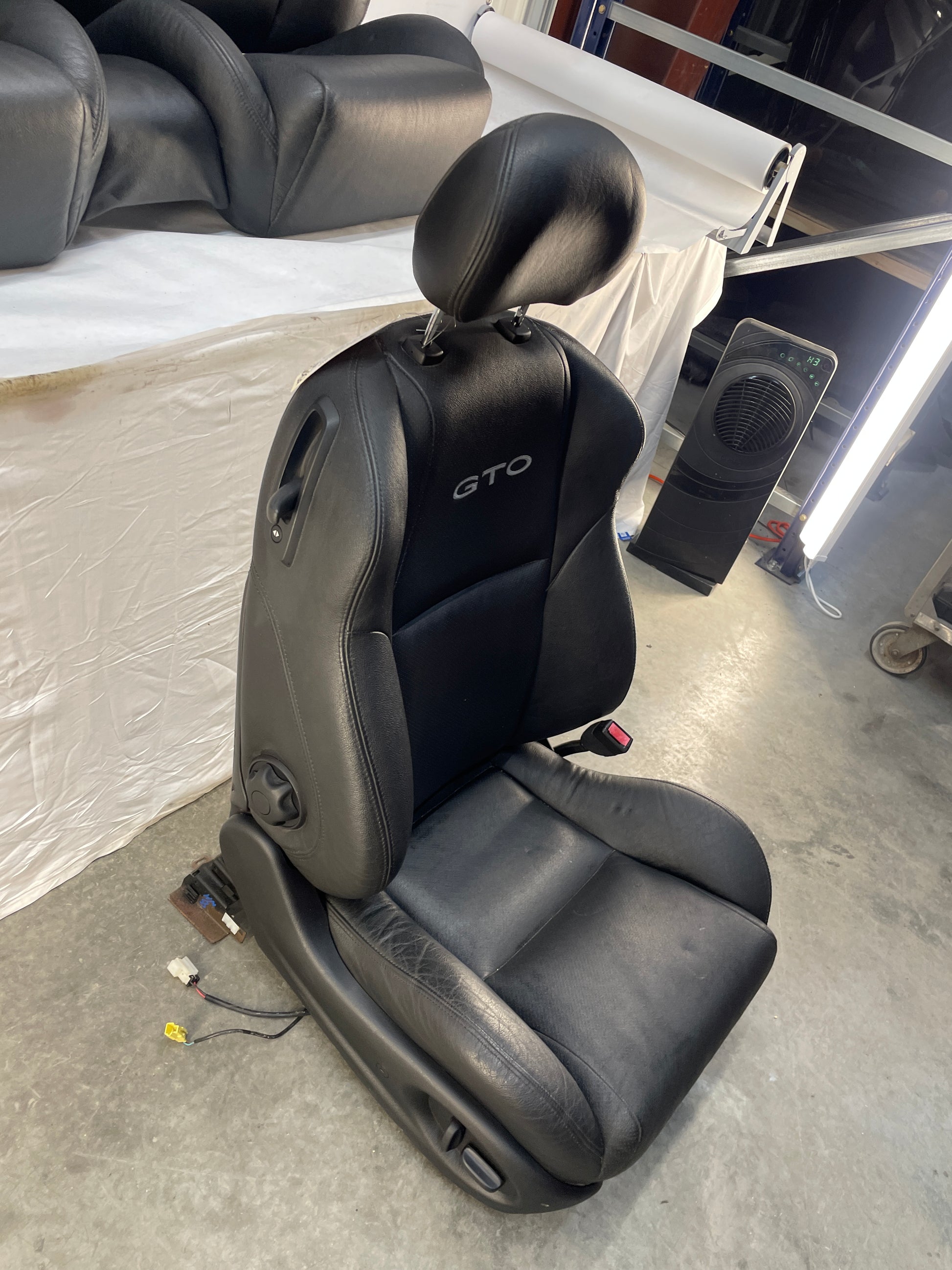 2005 Pontiac GTO Seats Front and Rears Black Leather OEM - Day's Parts Yard
