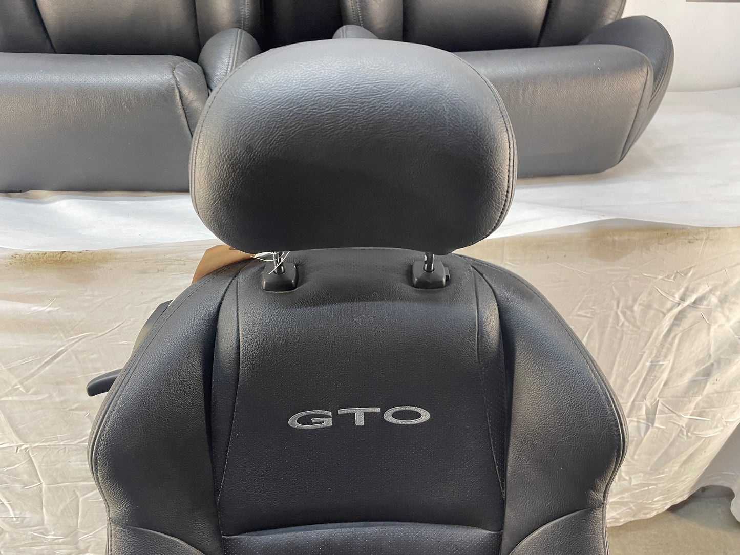 2005 Pontiac GTO Seats Front and Rears Black Leather OEM - Day's Parts Yard