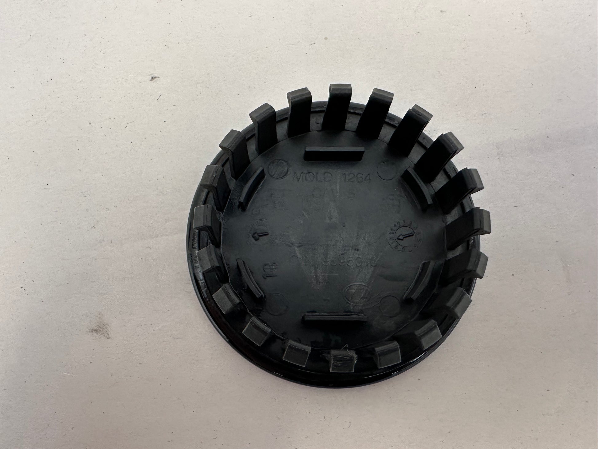 2010 Chevy Camaro SS Wheel Center Cap OEM - Day's Parts Yard